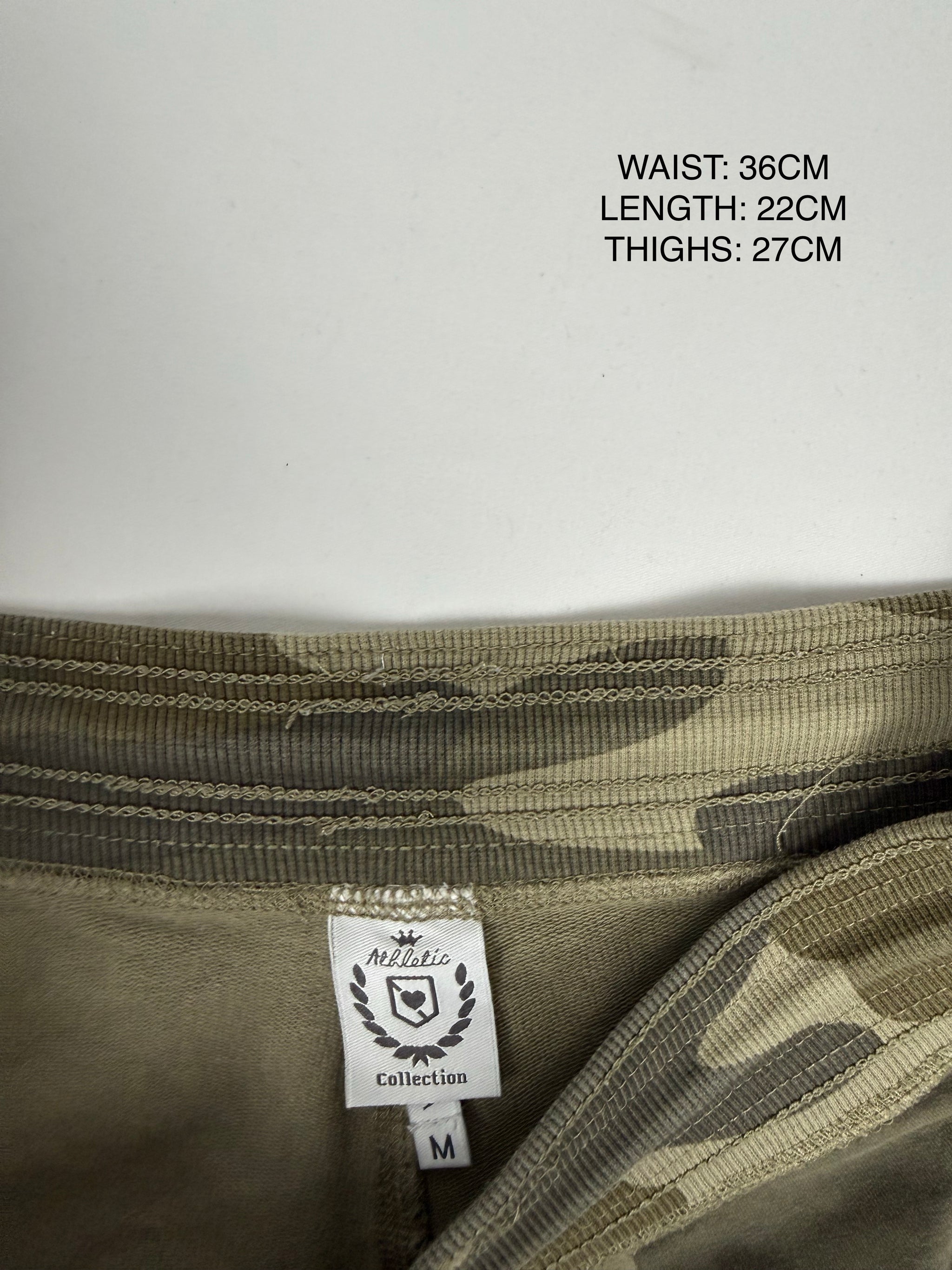 Khaki camo print low rise mini short (M)