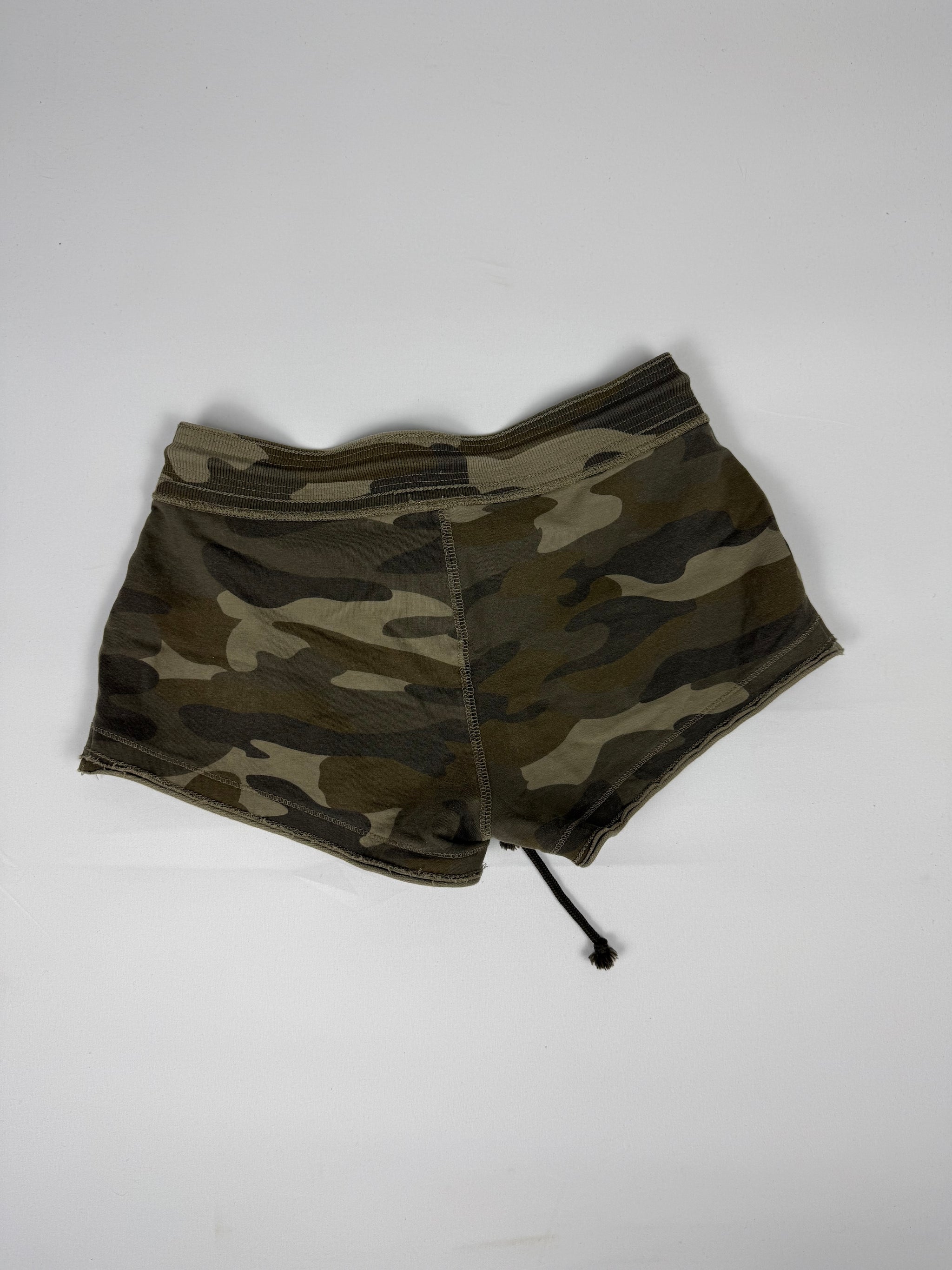 Khaki camo print low rise mini short (M)
