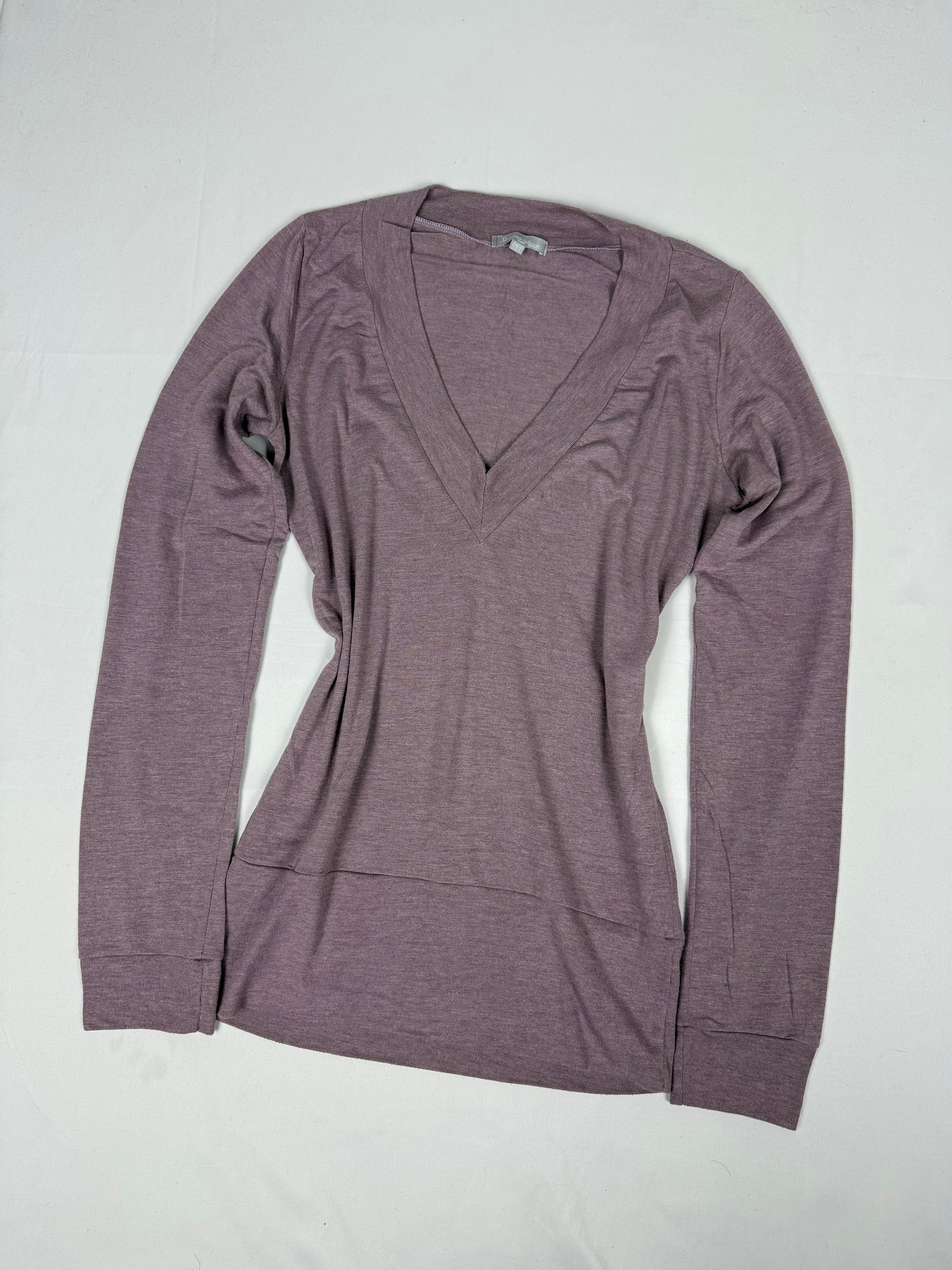 Lilac V neck tight fit long sleeves top (M)