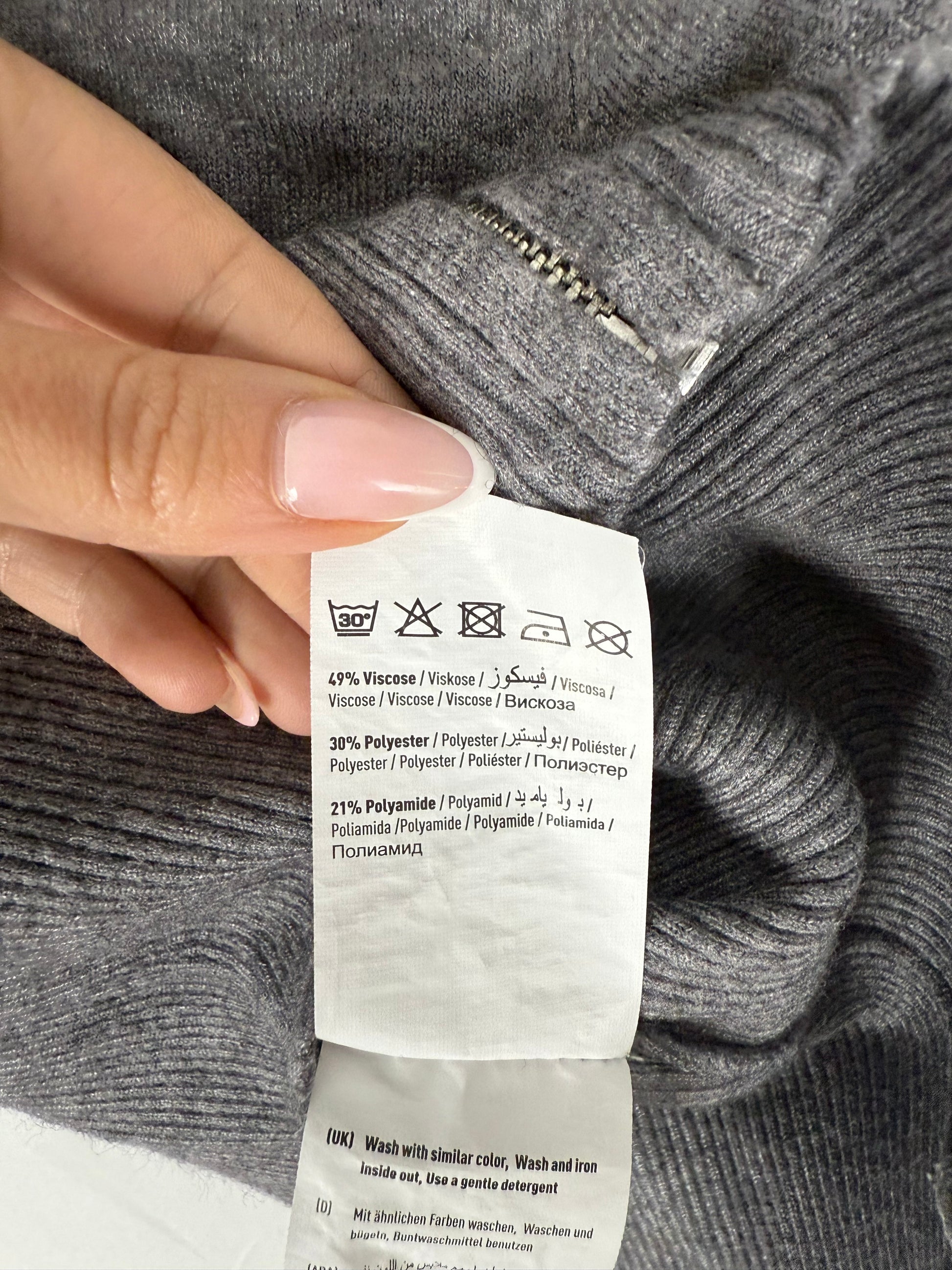 Grey tight fit crop hooded jumper (XS)