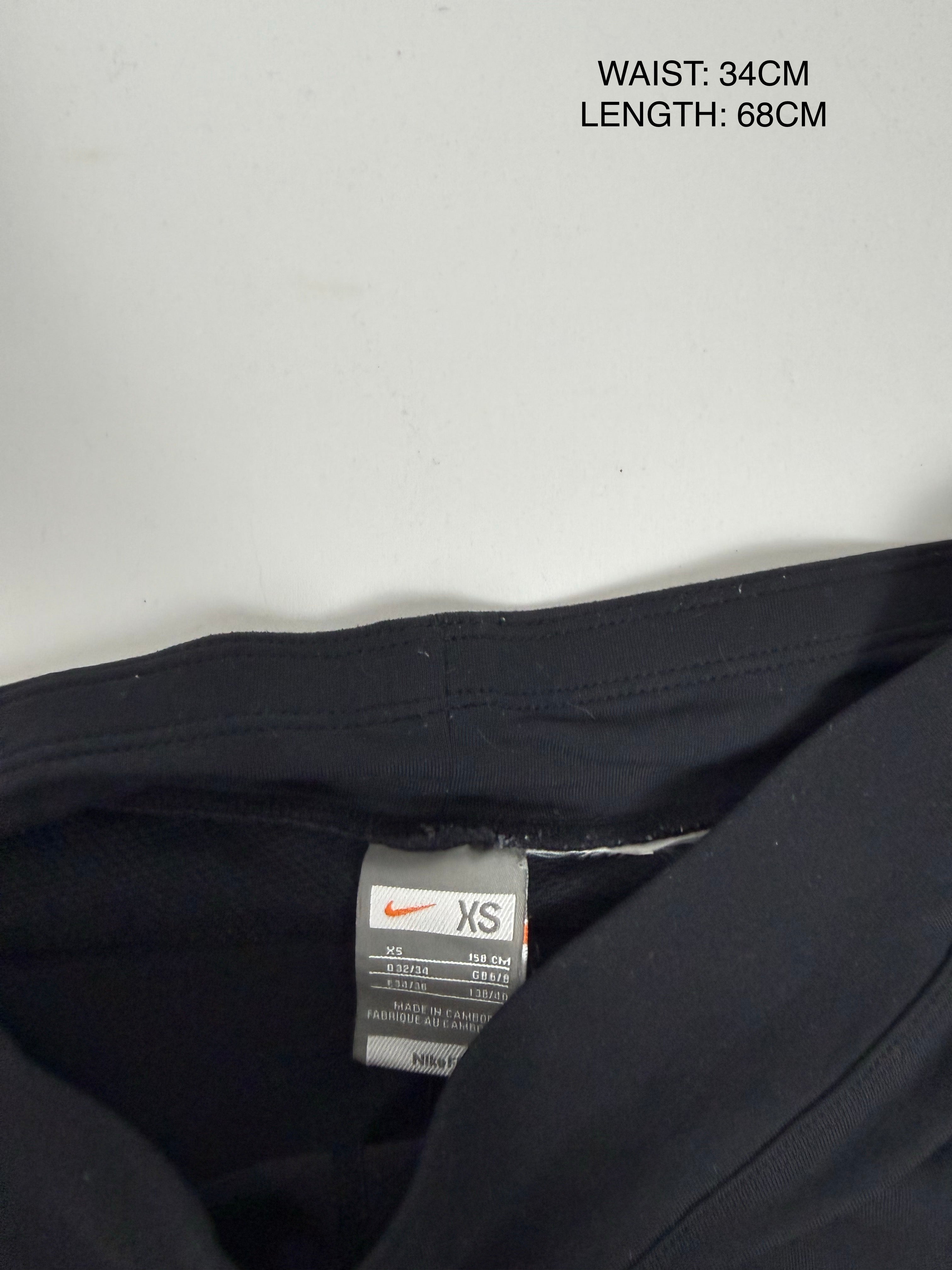 Black activewear capri pants