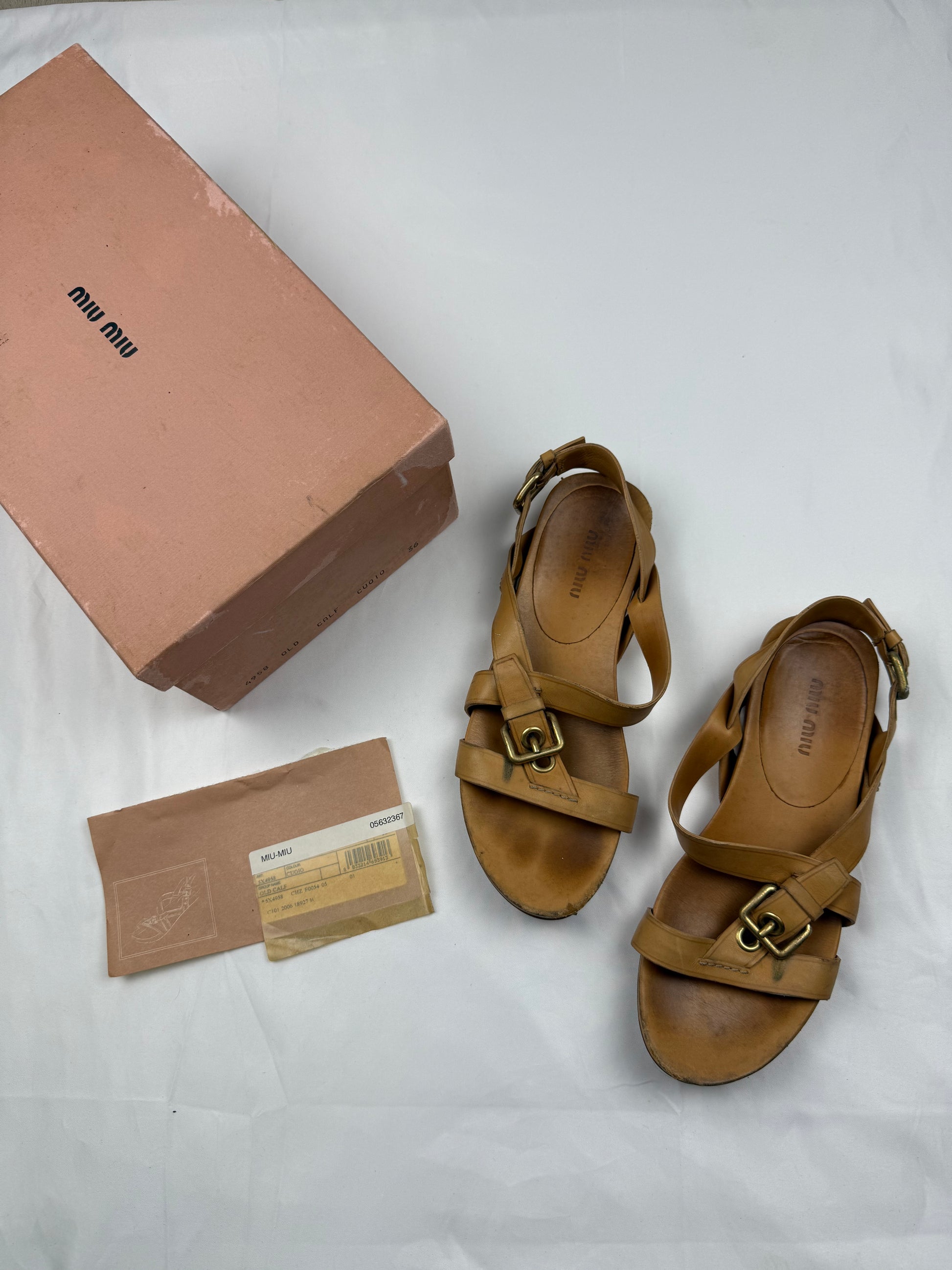 Beige real leather buckle belt sandals (36)