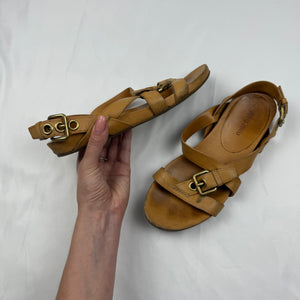 Beige real leather buckle belt sandals (36)