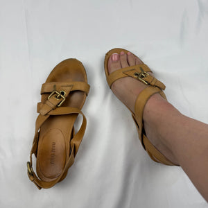 Beige real leather buckle belt sandals (36)