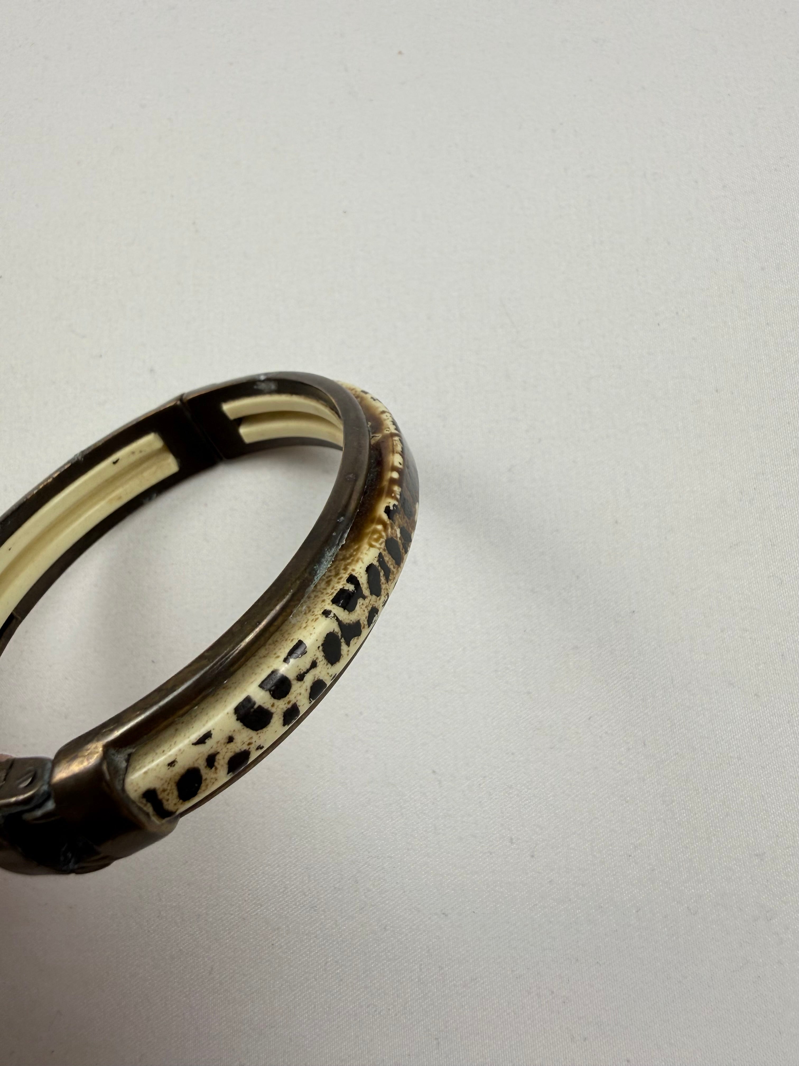 Animal pint beige bangle bracelet