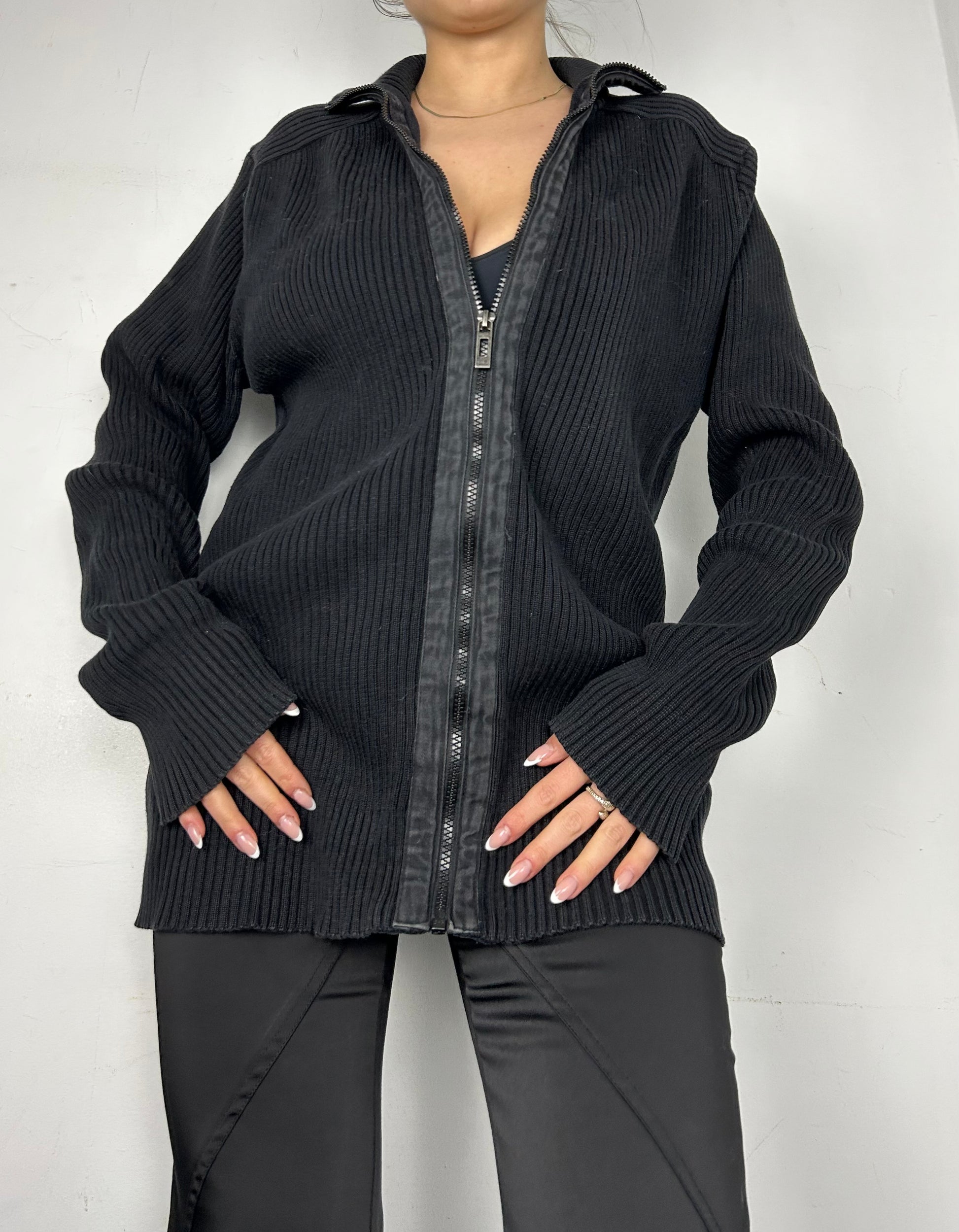Black zip up jumper (XL)