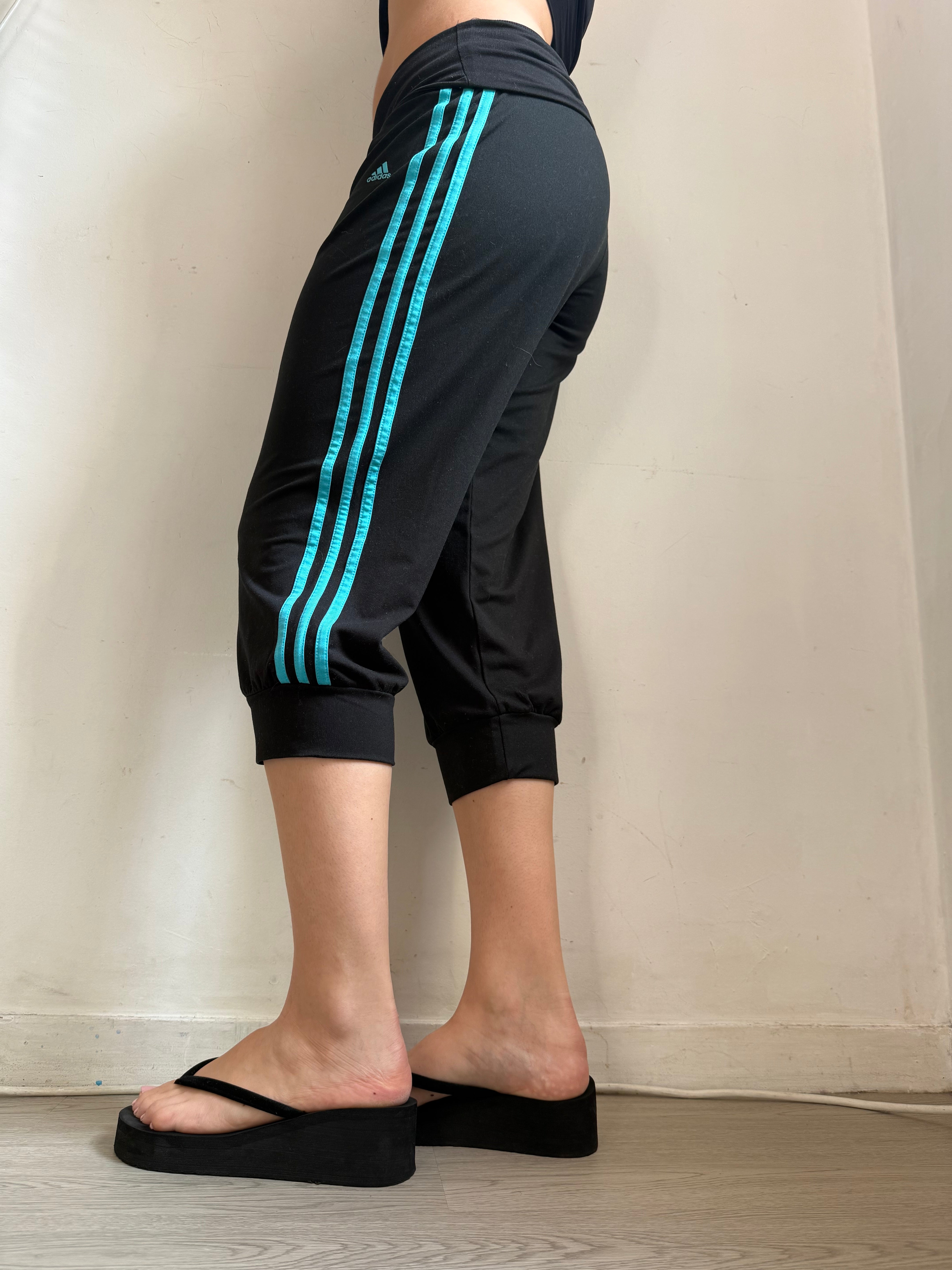 Black & blue activewear capri pants (M)