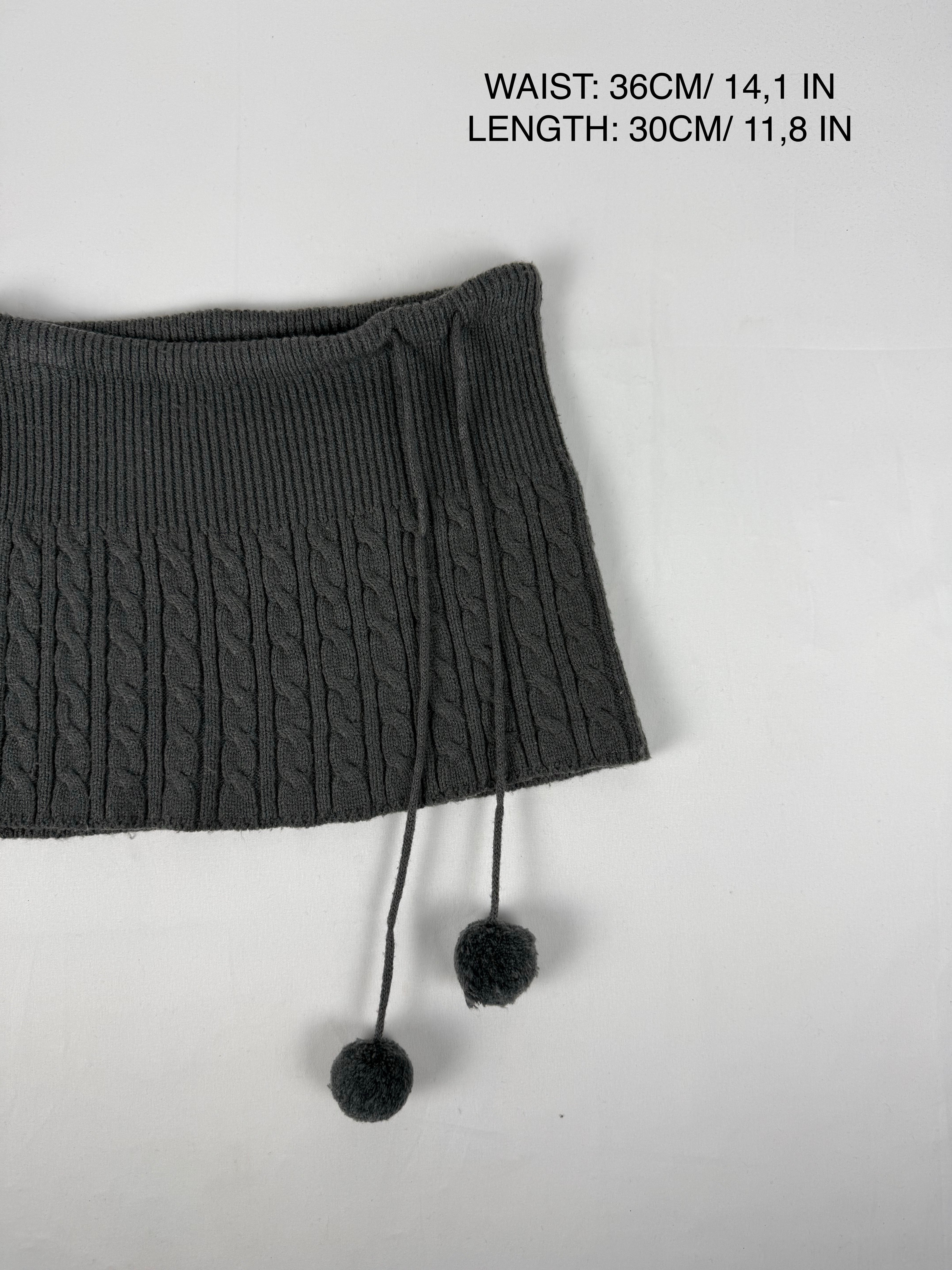 Grey low rise knitted mini skirt (S/M)