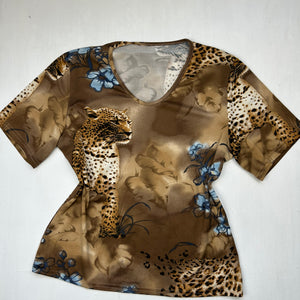 Beige cheetah graphic print  tee (M/L)