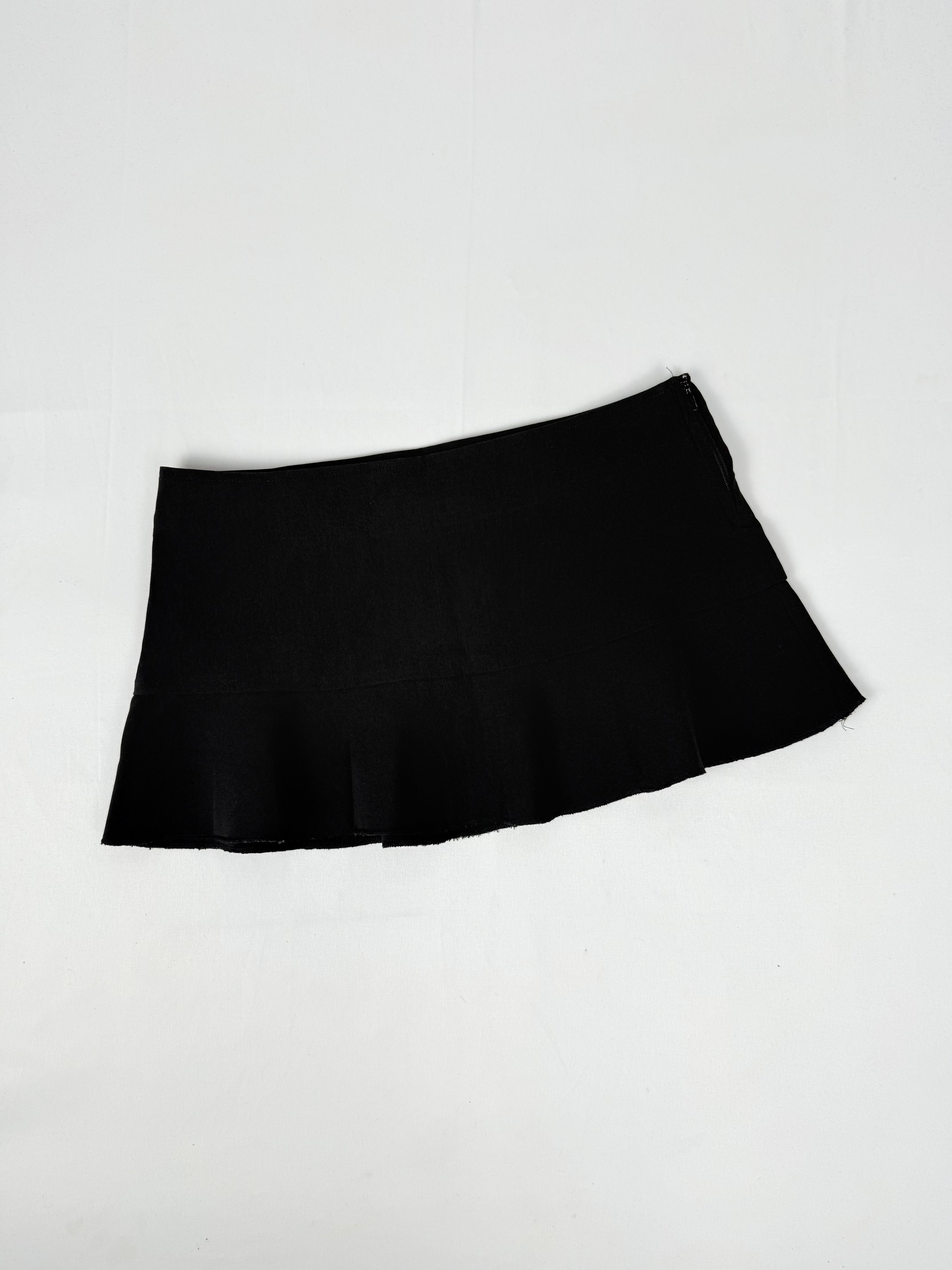Black pleated low rise mini skirt (S)