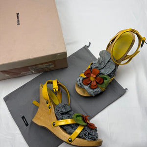 Yellow flower appliqué clogs wedge heels (39)