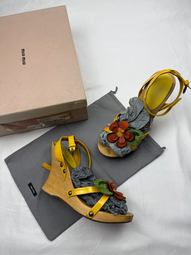 Yellow flower appliqué clogs wedge heels (39)