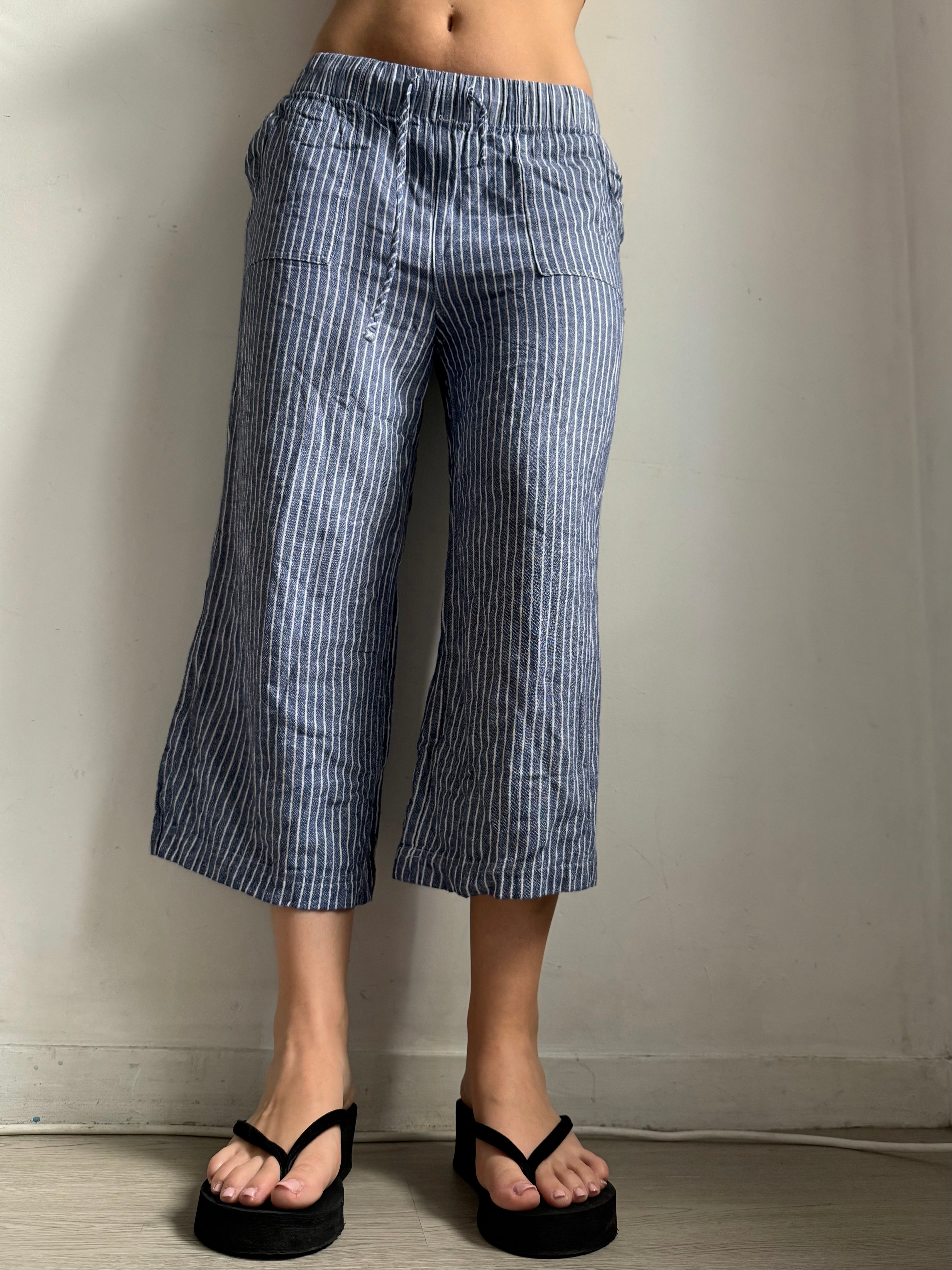 Blue striped cotton capri pants (M)