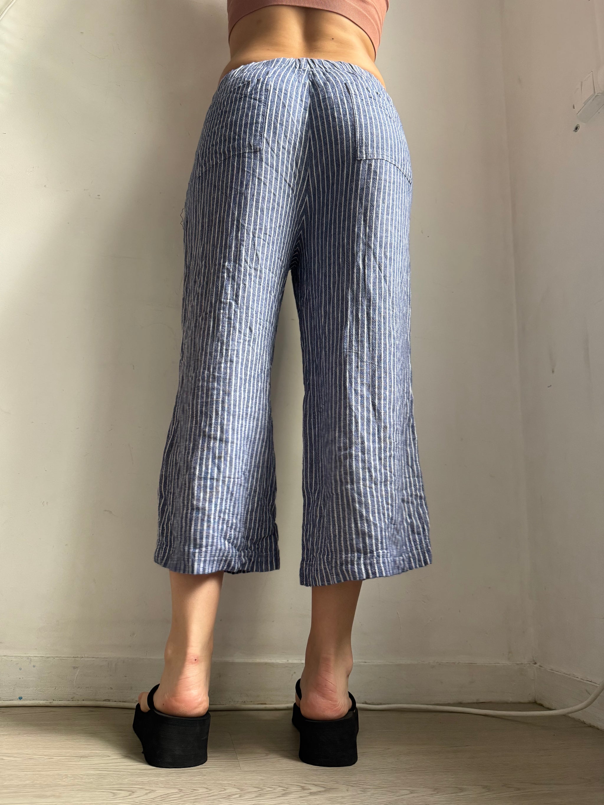 Blue striped cotton capri pants (M)