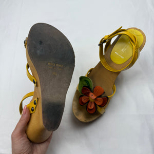 Yellow flower appliqué clogs wedge heels (39)