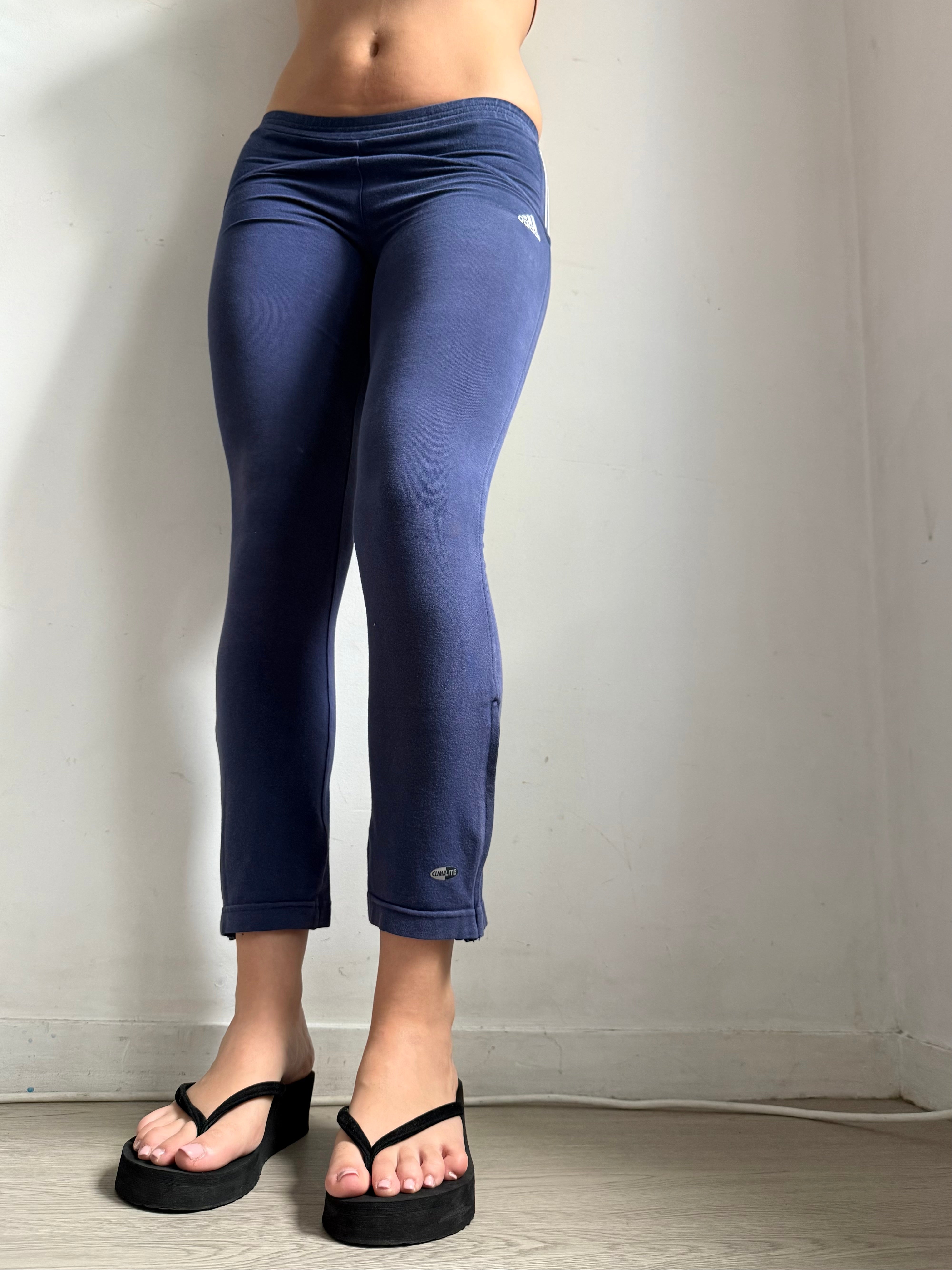 Navy cotton activewear capri pants (XS)