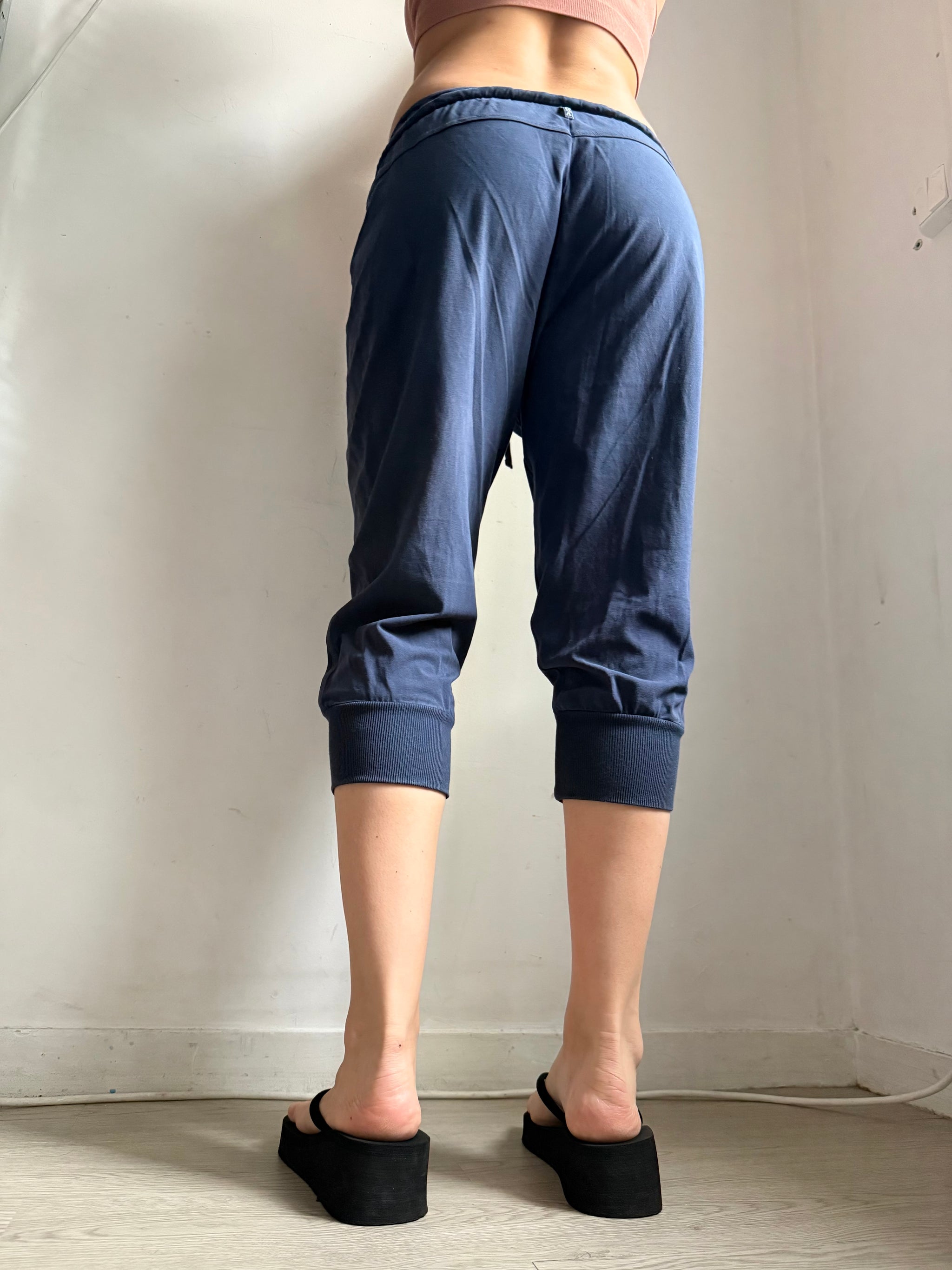 Navy cotton activewear capri pants (M)