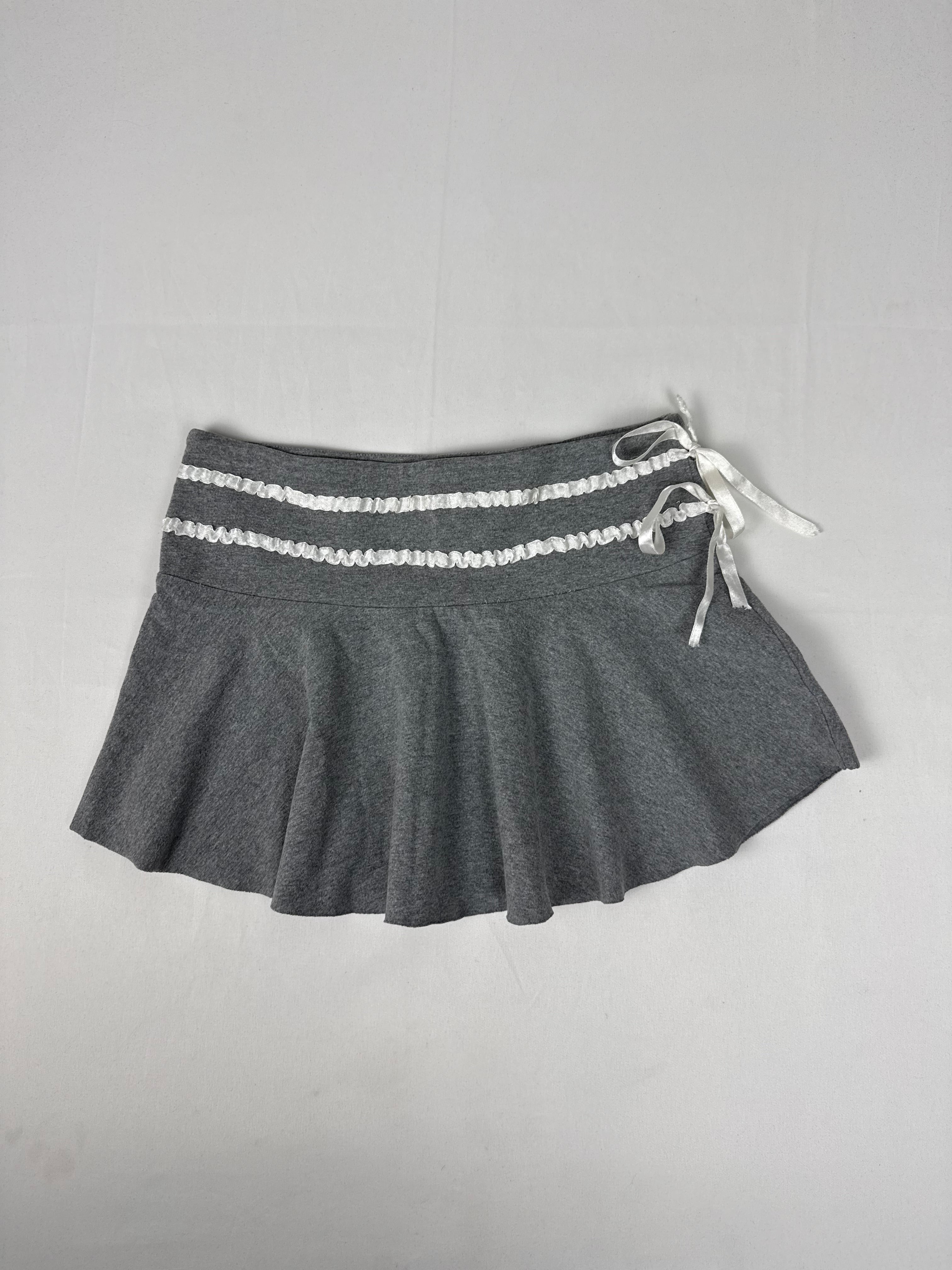 Grey coquette pleated low rise mini skirt (S/M)
