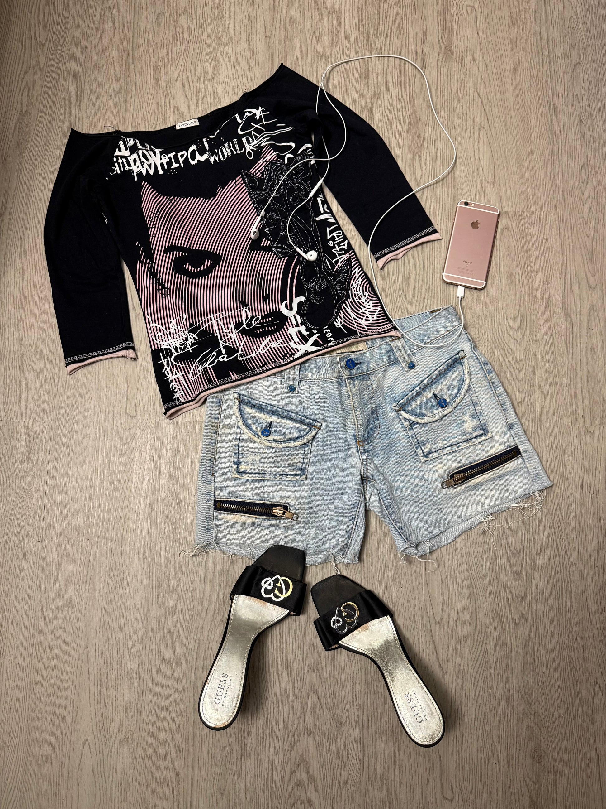 Black graphic tight fit 3/4 sleeves top (S/M)