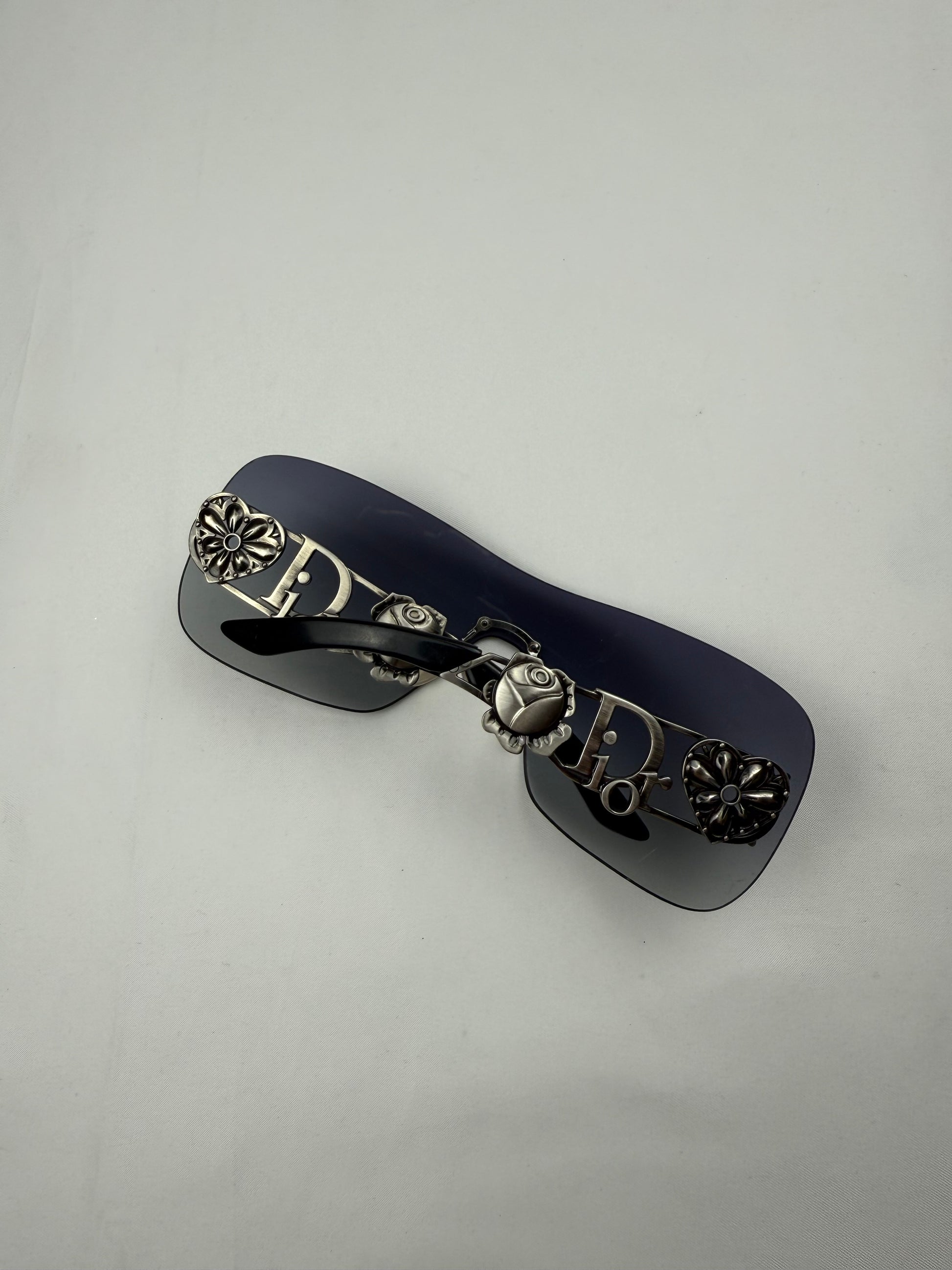 2000s roses logo shield sunglasses