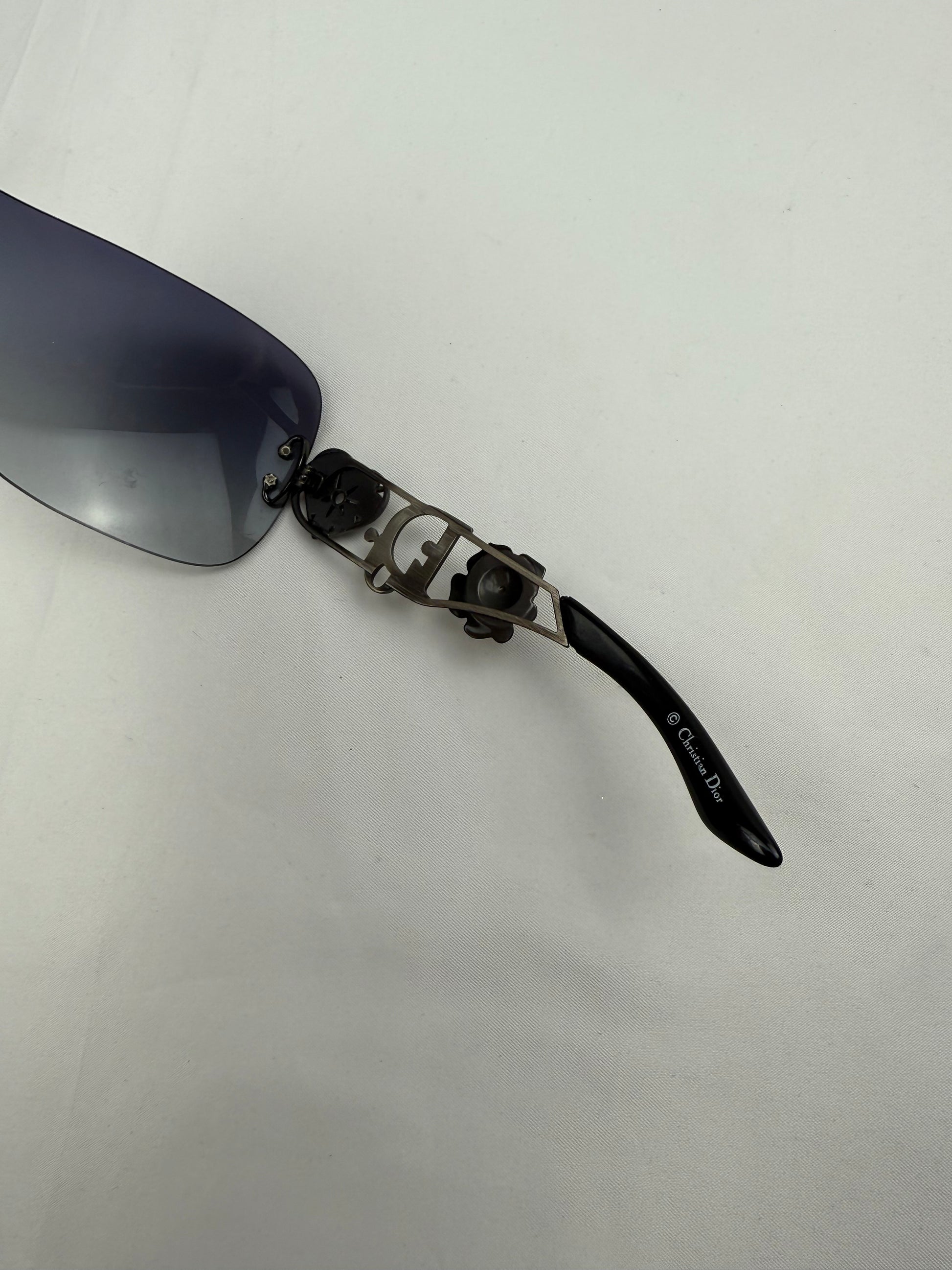 2000s roses logo shield sunglasses