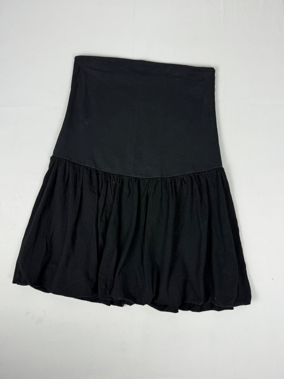 Black low rise pleated mini skirt (M)
