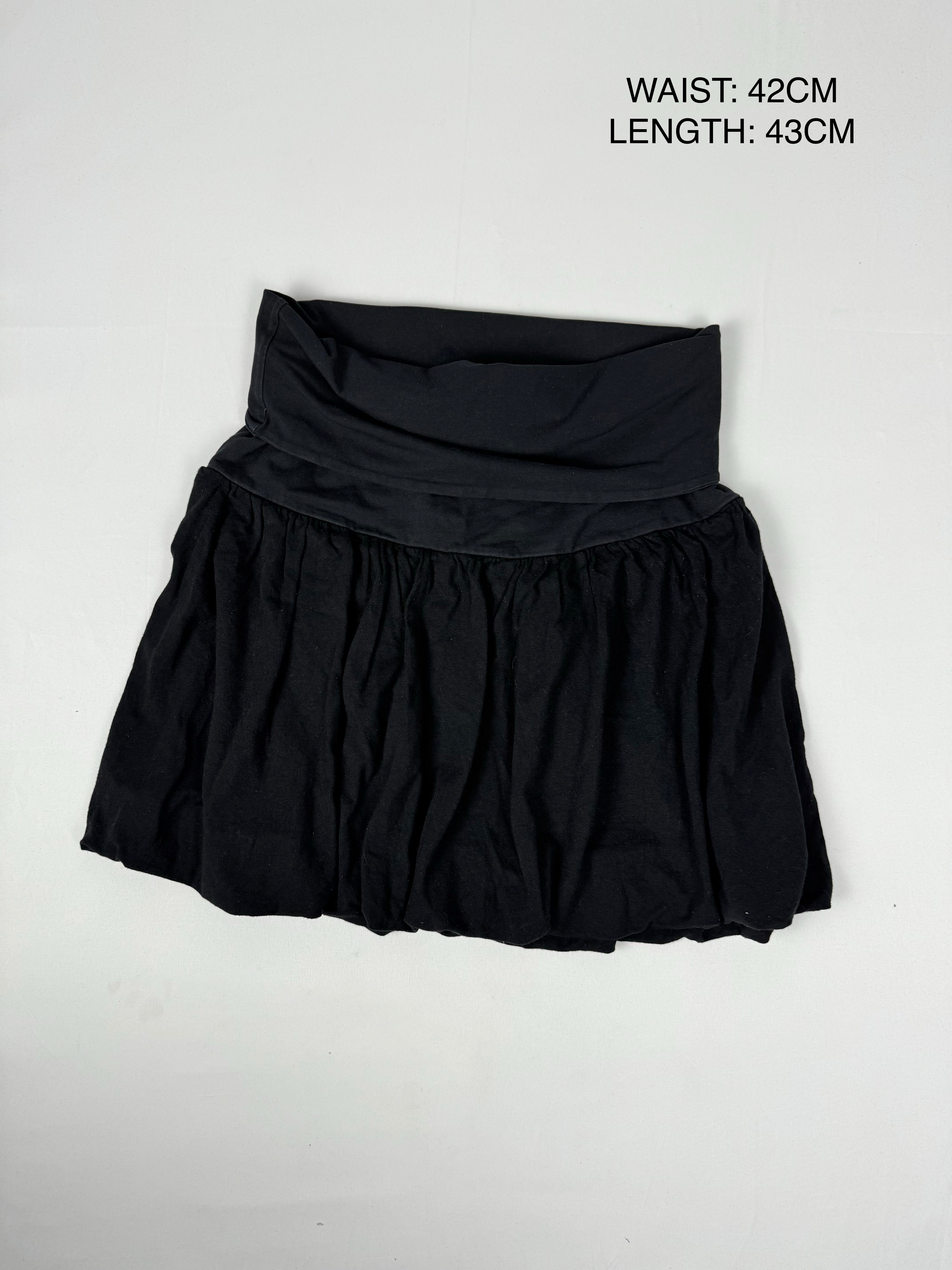 Black low rise pleated mini skirt (M)