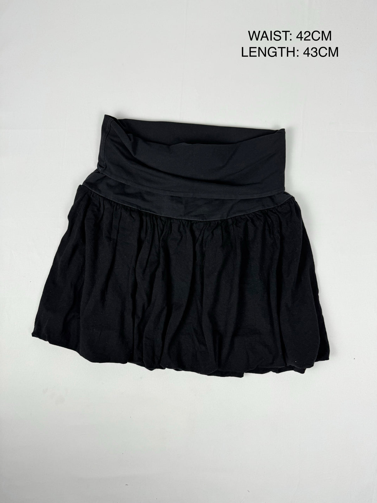 Black low rise pleated mini skirt (M)
