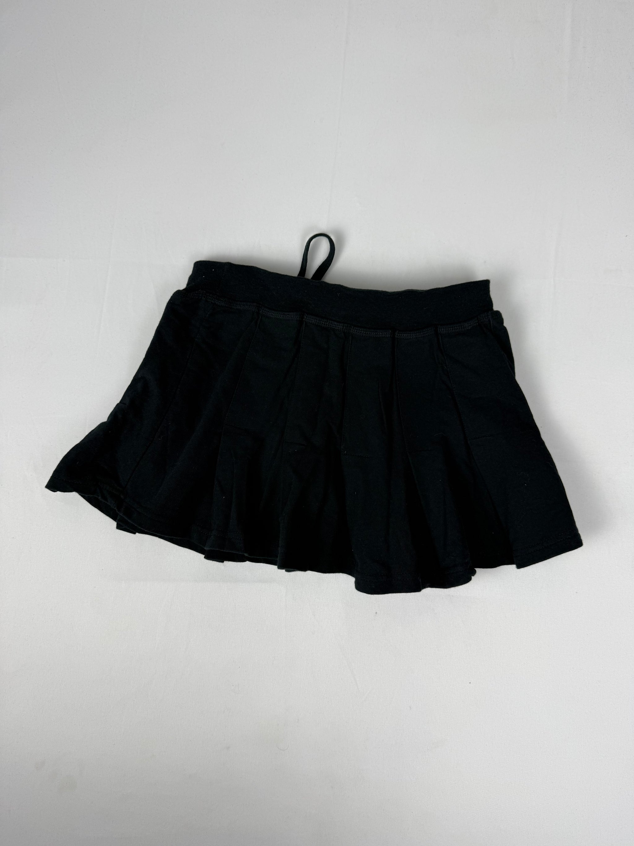 Black pleated low rise built in shorts mini skirt (S)