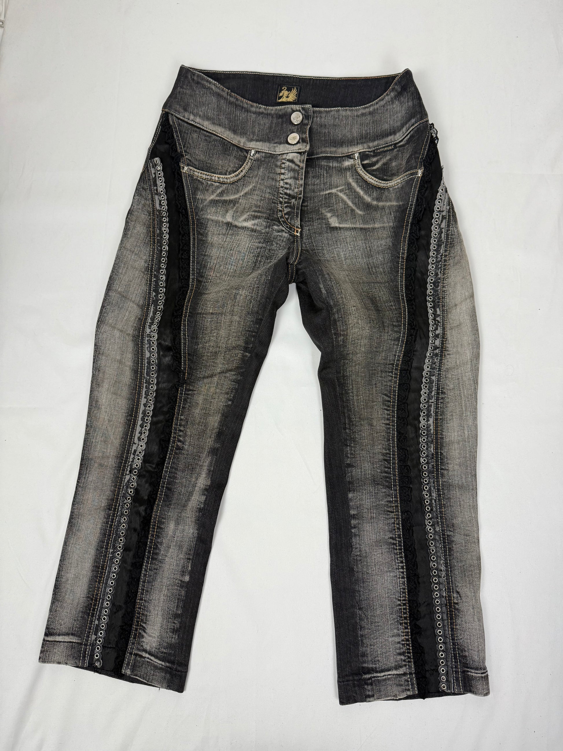 Black denim low rise capri pants (M)