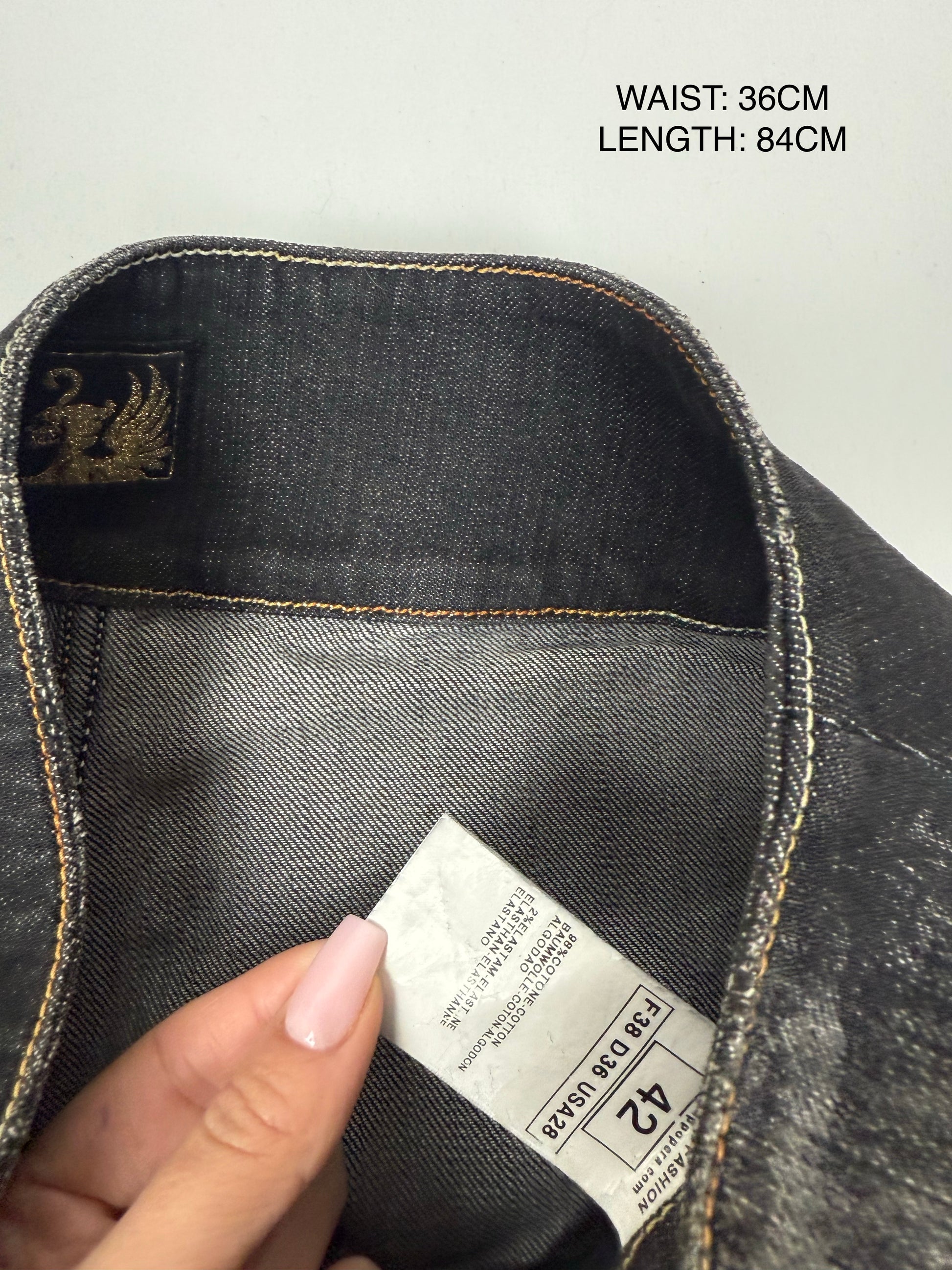 Black denim low rise capri pants (M)