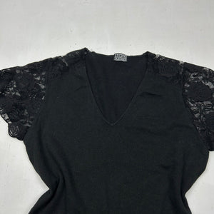 Black lace detail tee (M)