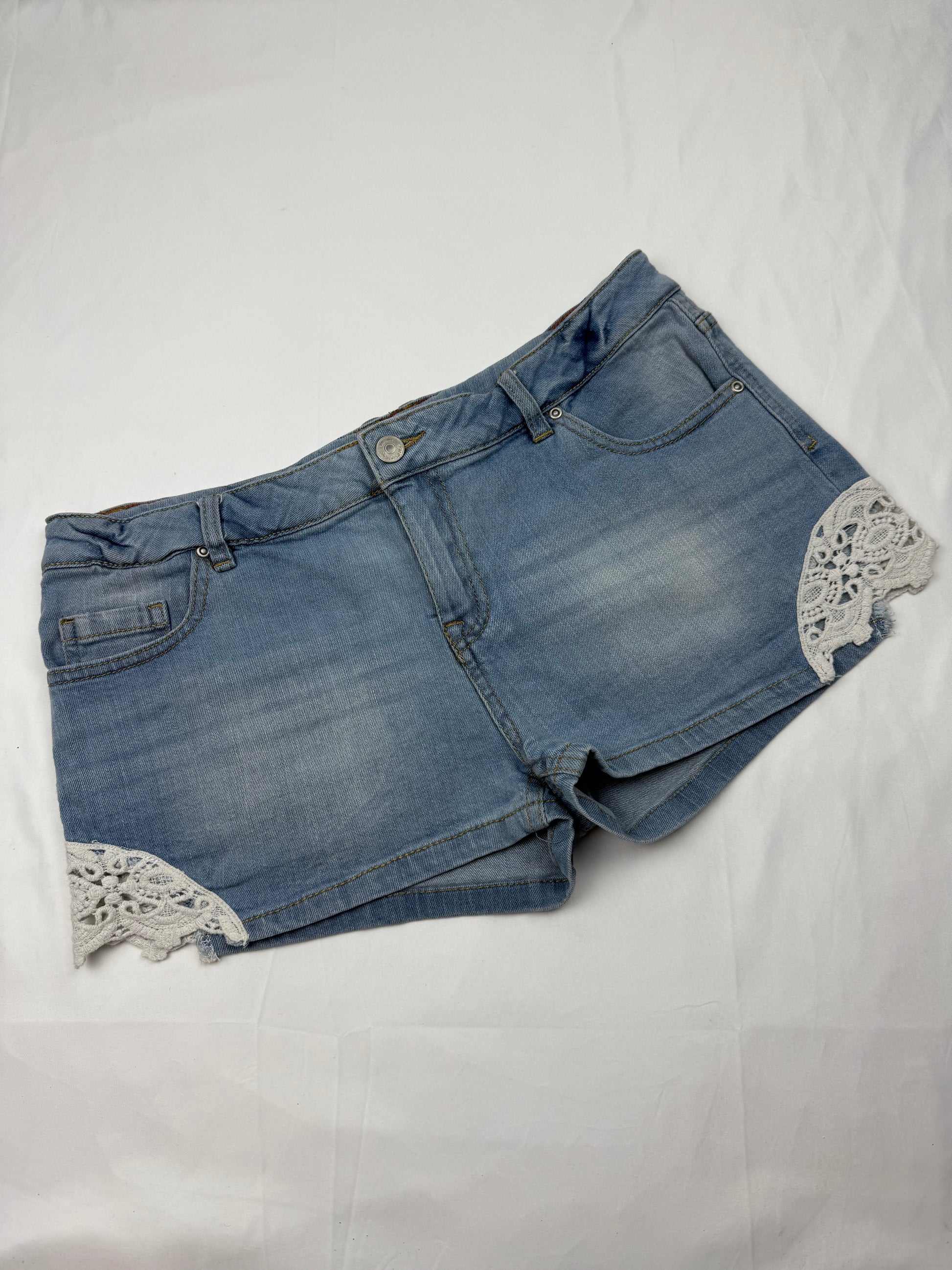 Blue denim low rise embroidered mini short (M)