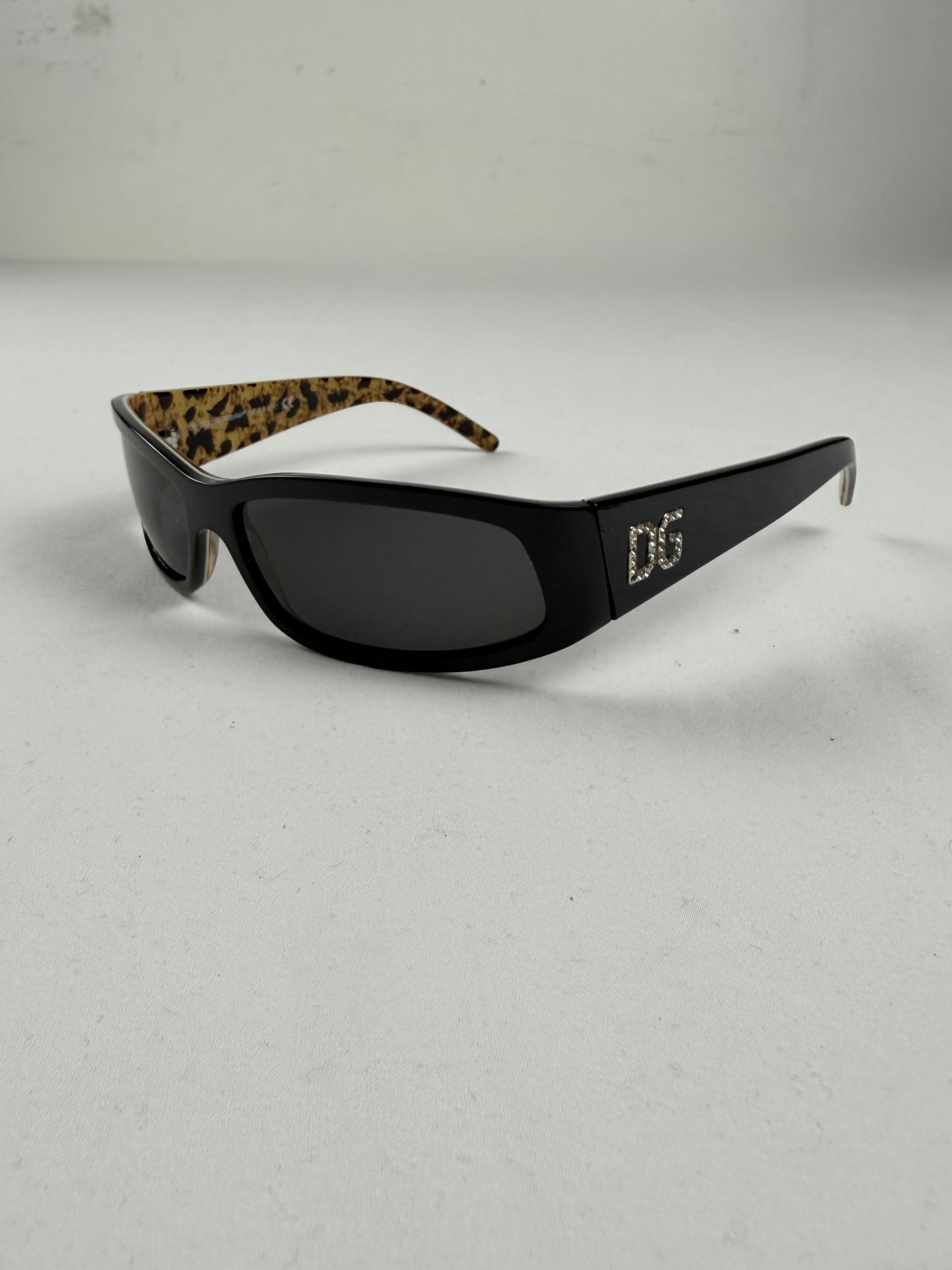 Black strass logo sunglasses