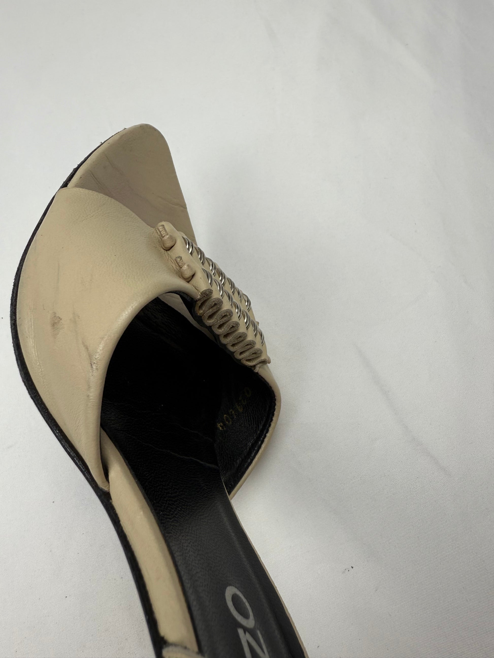 Beige real leather kitten heels (37.5)