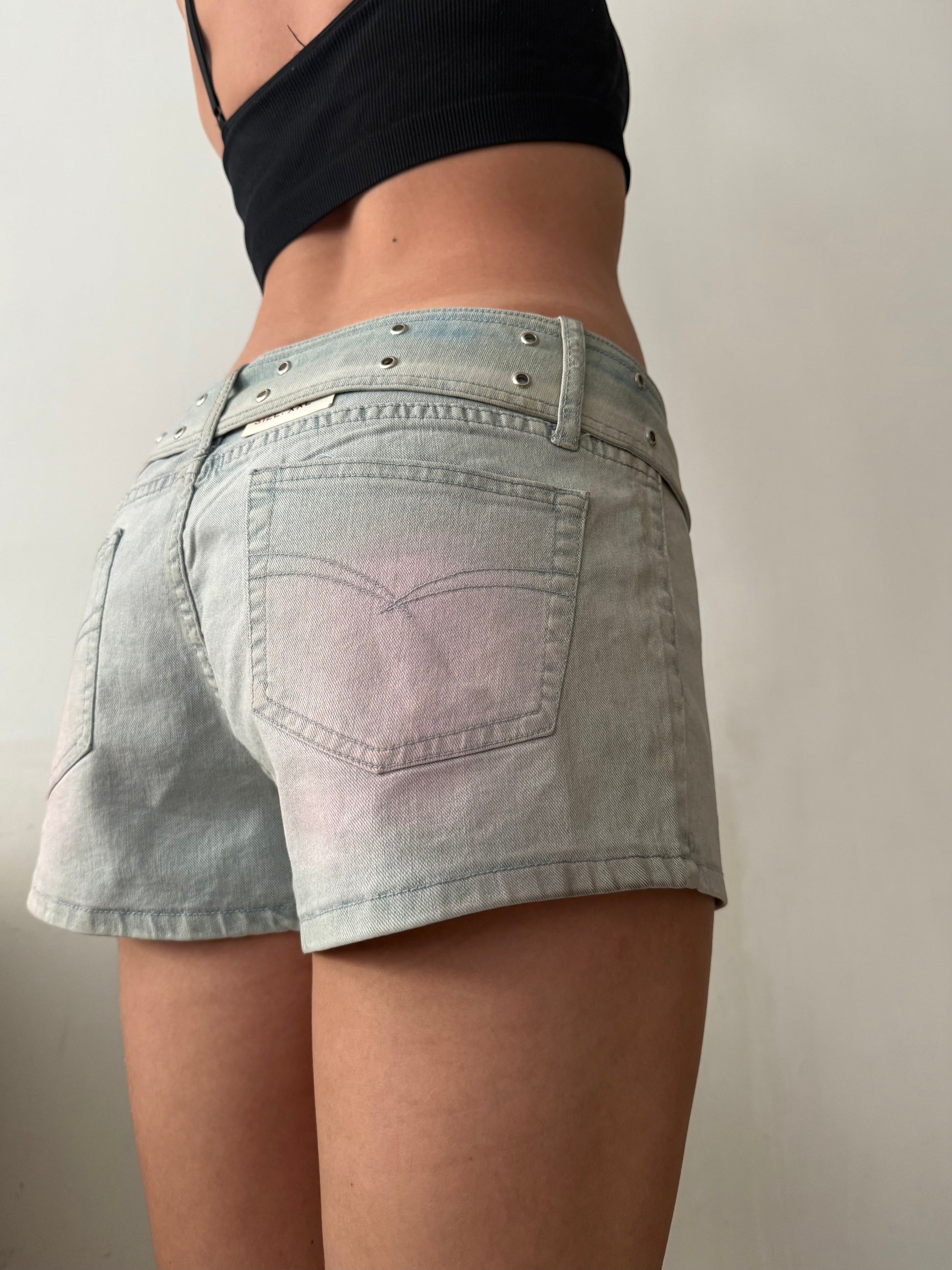 Blue denim low rise mini short with belt (M/L)