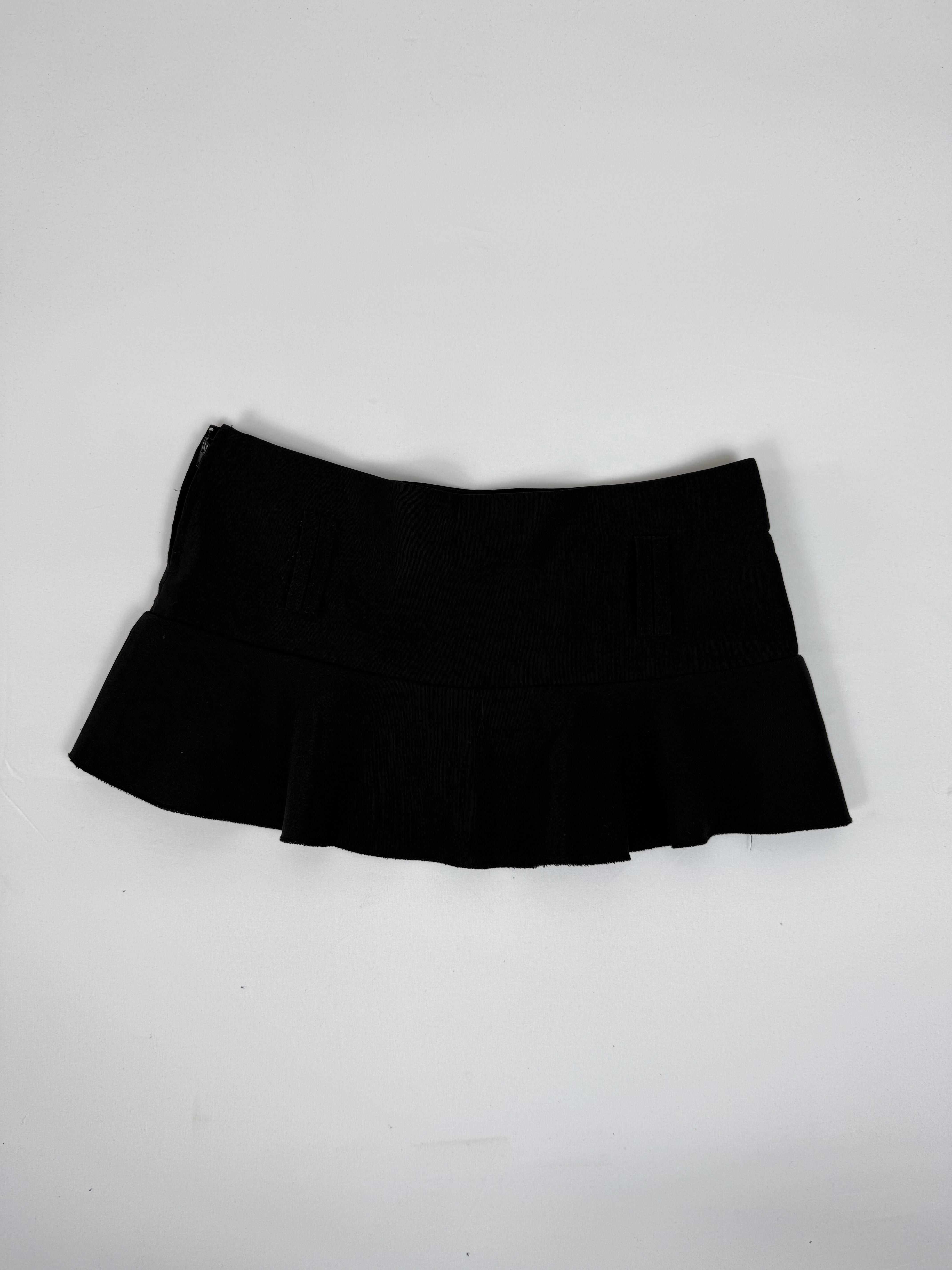 Black pleated low rise mini skirt (M)