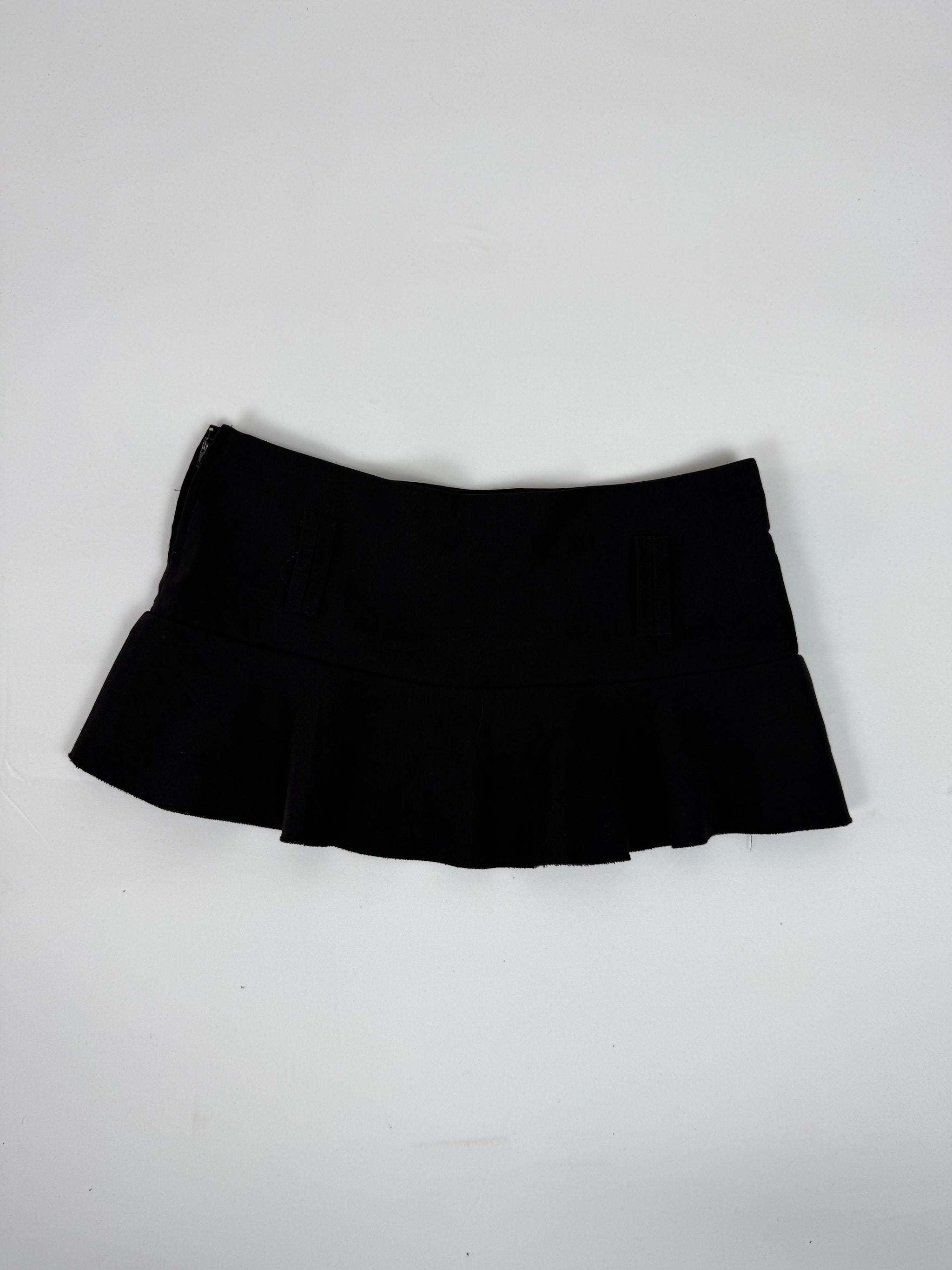 Black pleated low rise mini skirt (M)