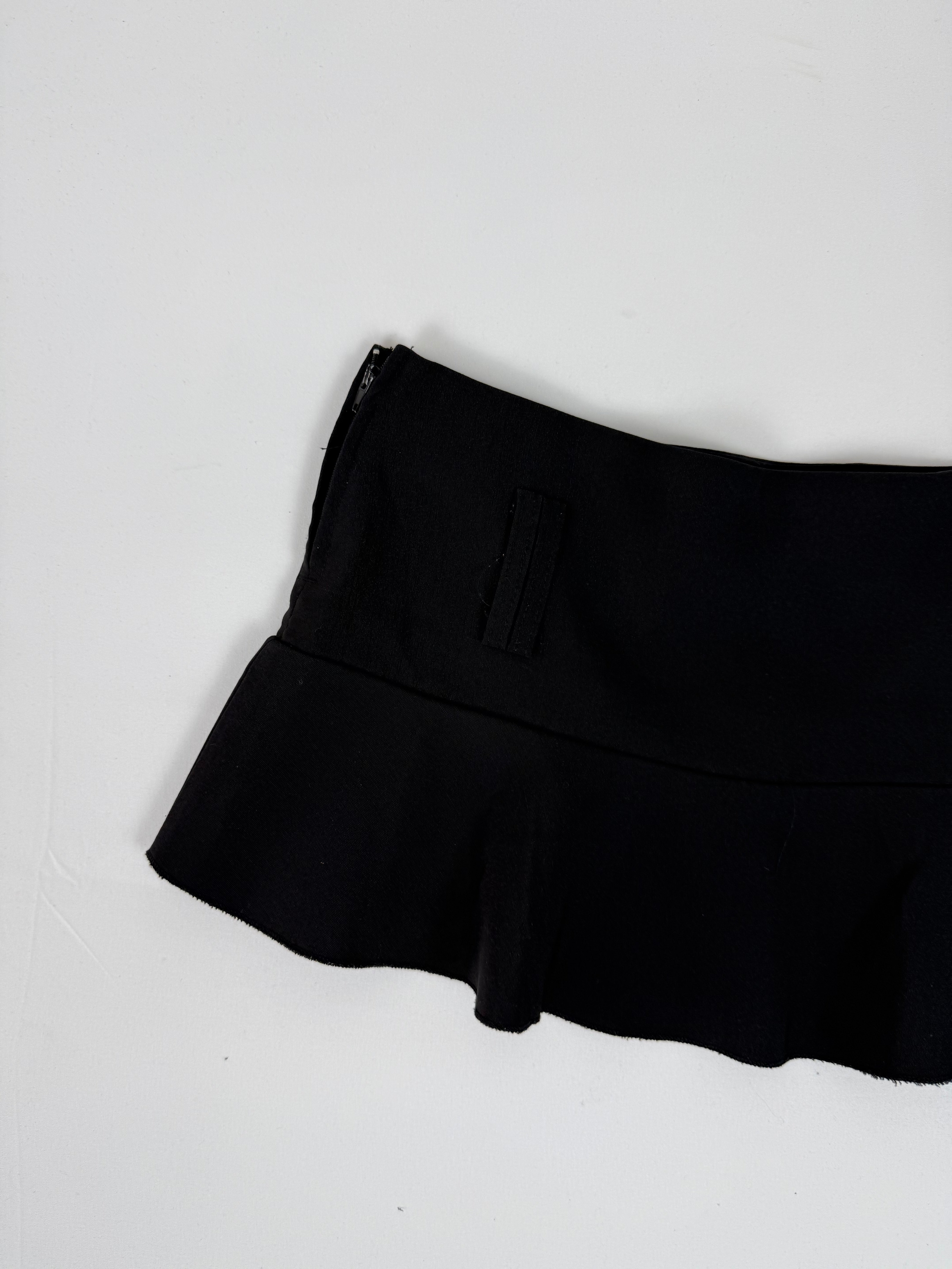 Black pleated low rise mini skirt (M)