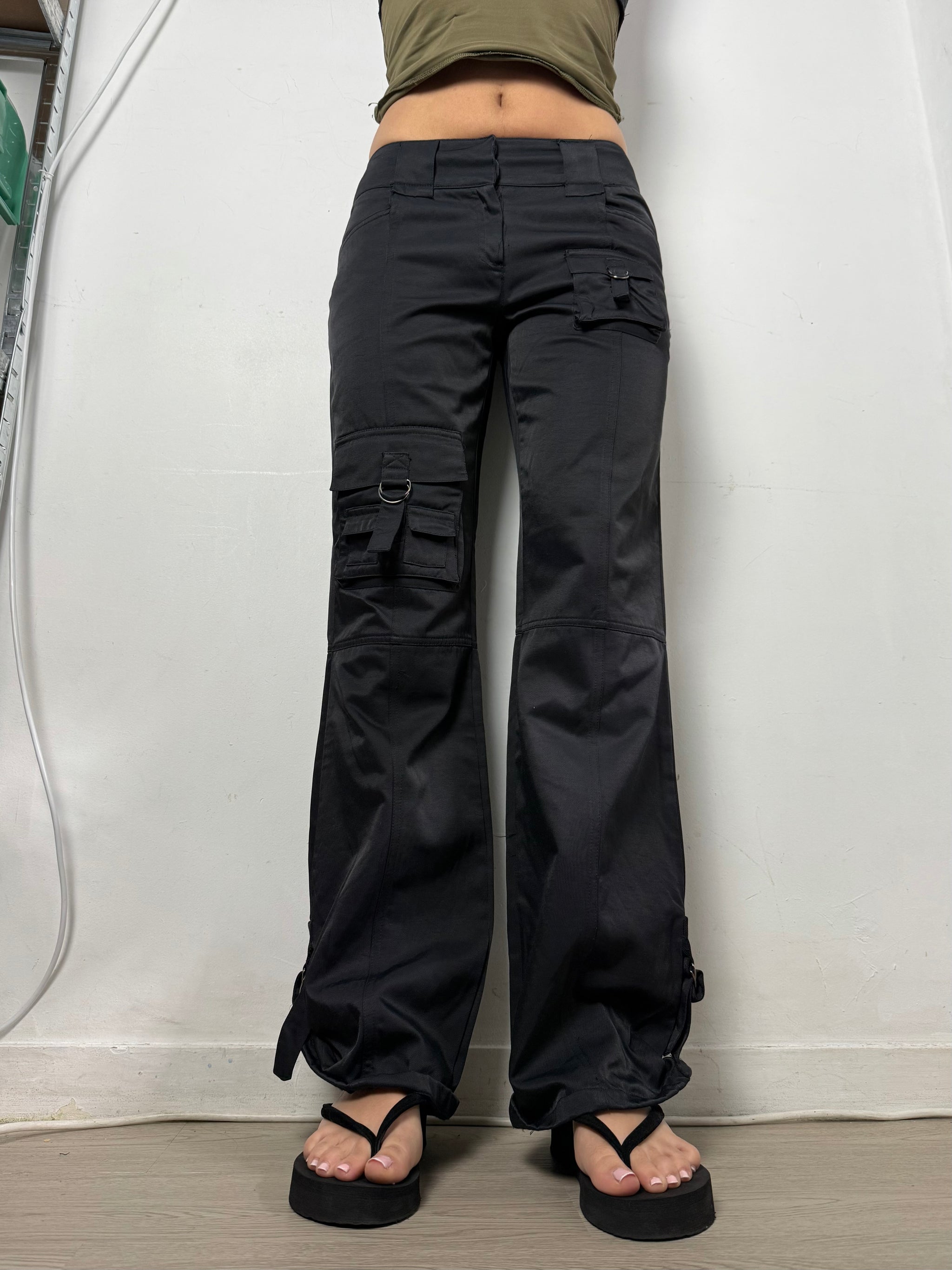 Black low waist cargo baggy pants (M)