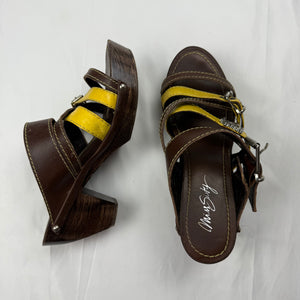Yellow wood clogs heels (36)