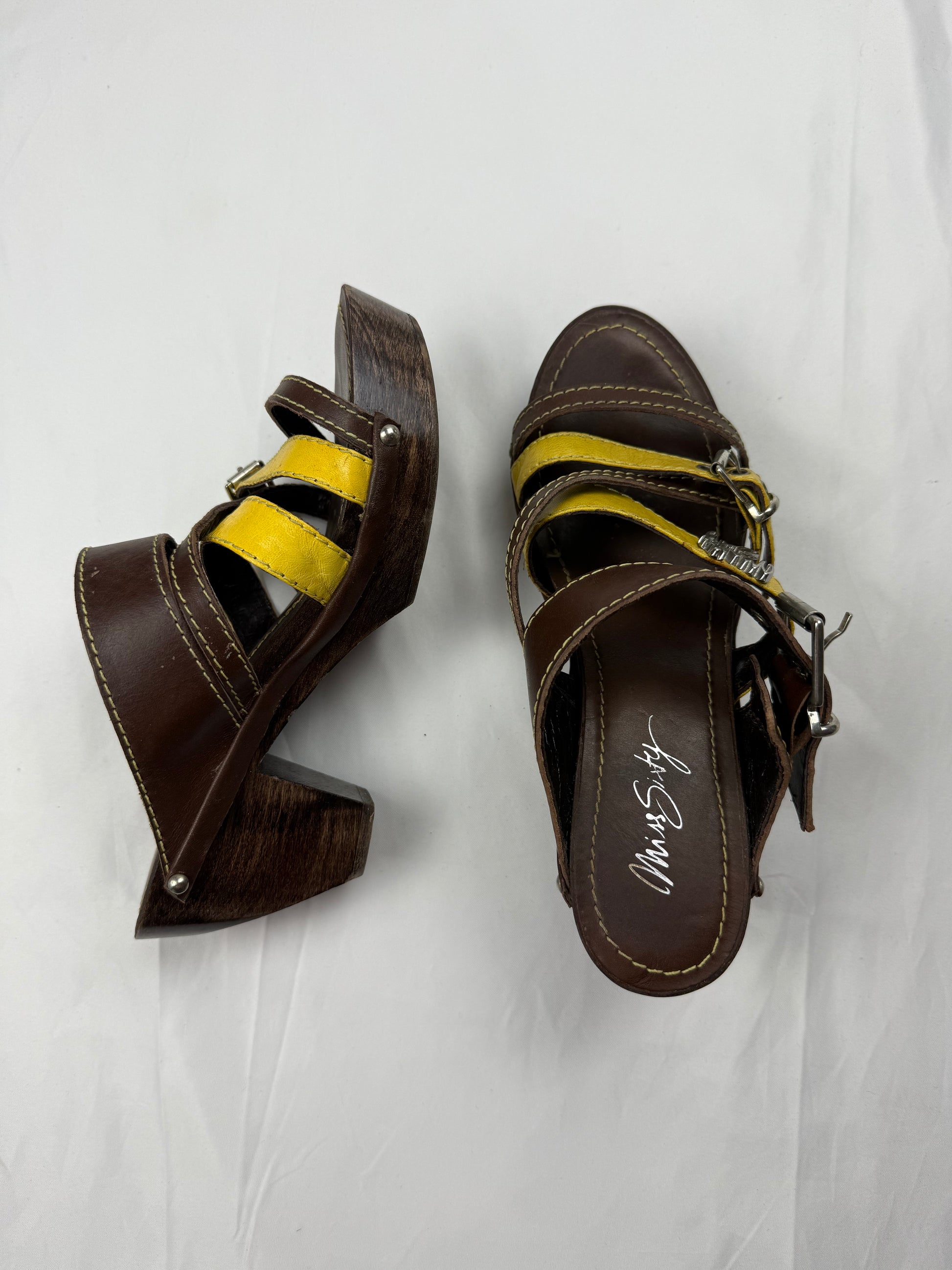 Yellow wood clogs heels (36)