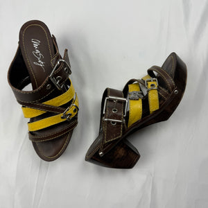 Yellow wood clogs heels (36)