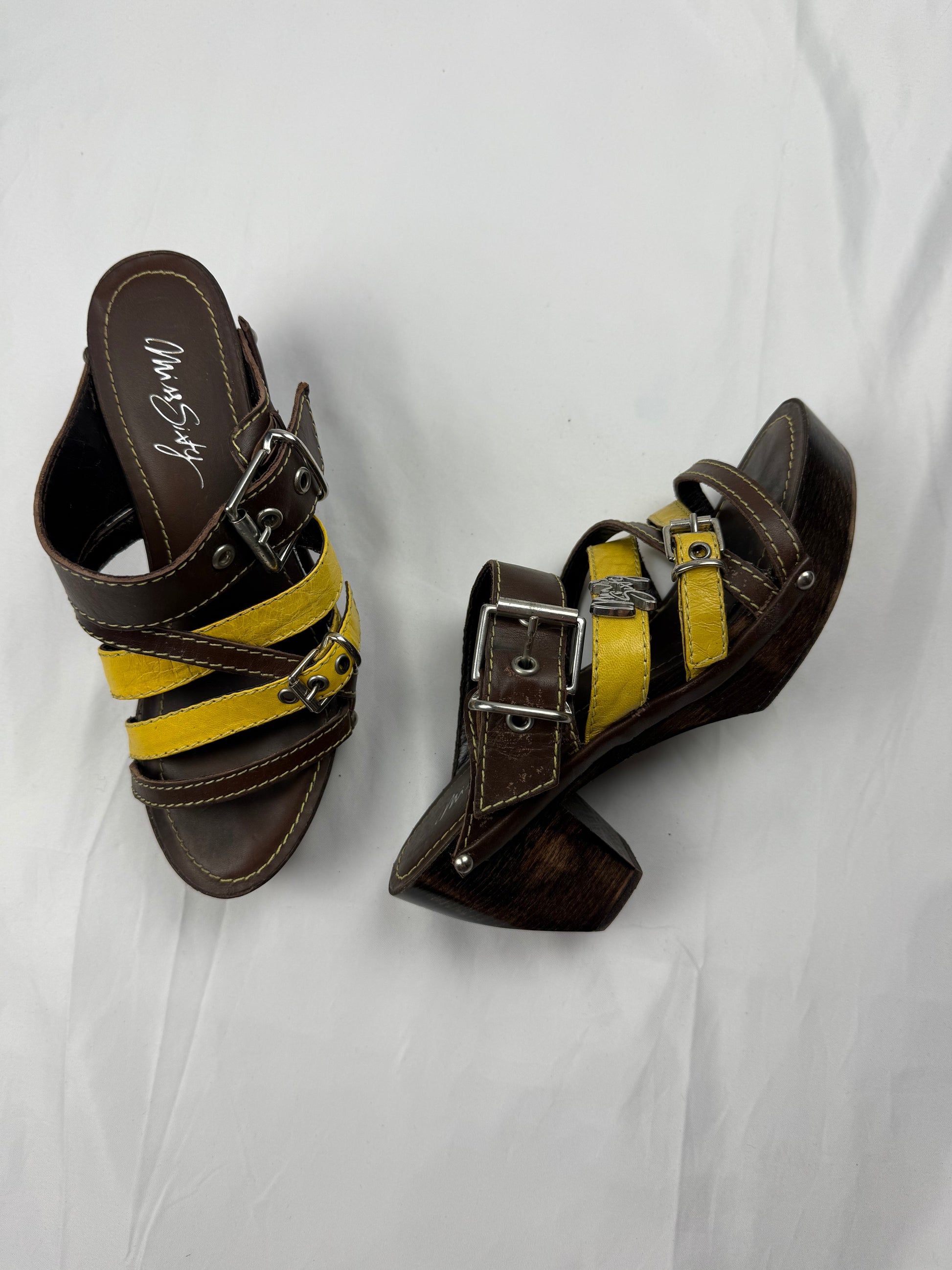 Yellow wood clogs heels (36)