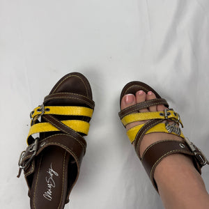 Yellow wood clogs heels (36)