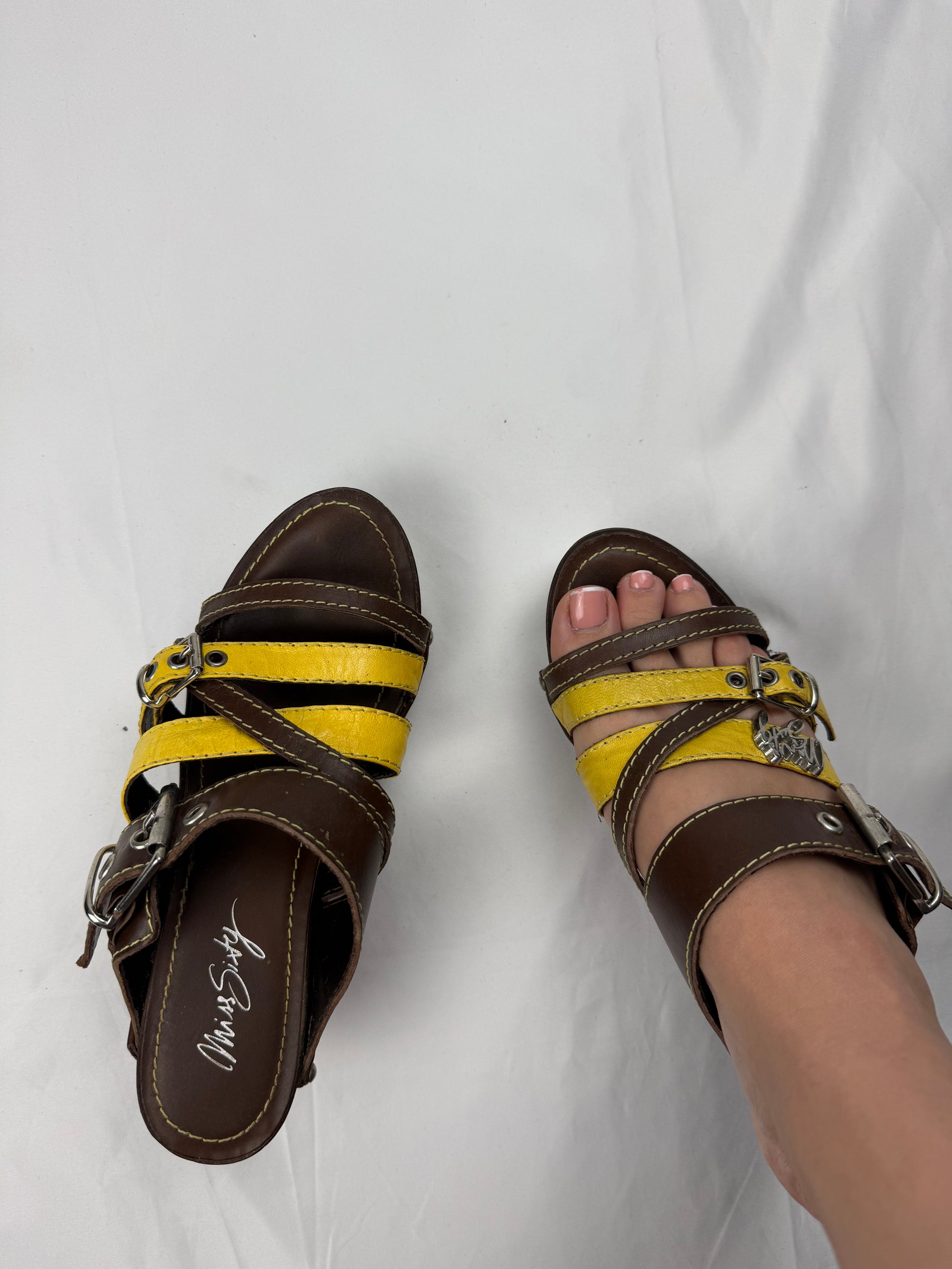 Yellow wood clogs heels (36)