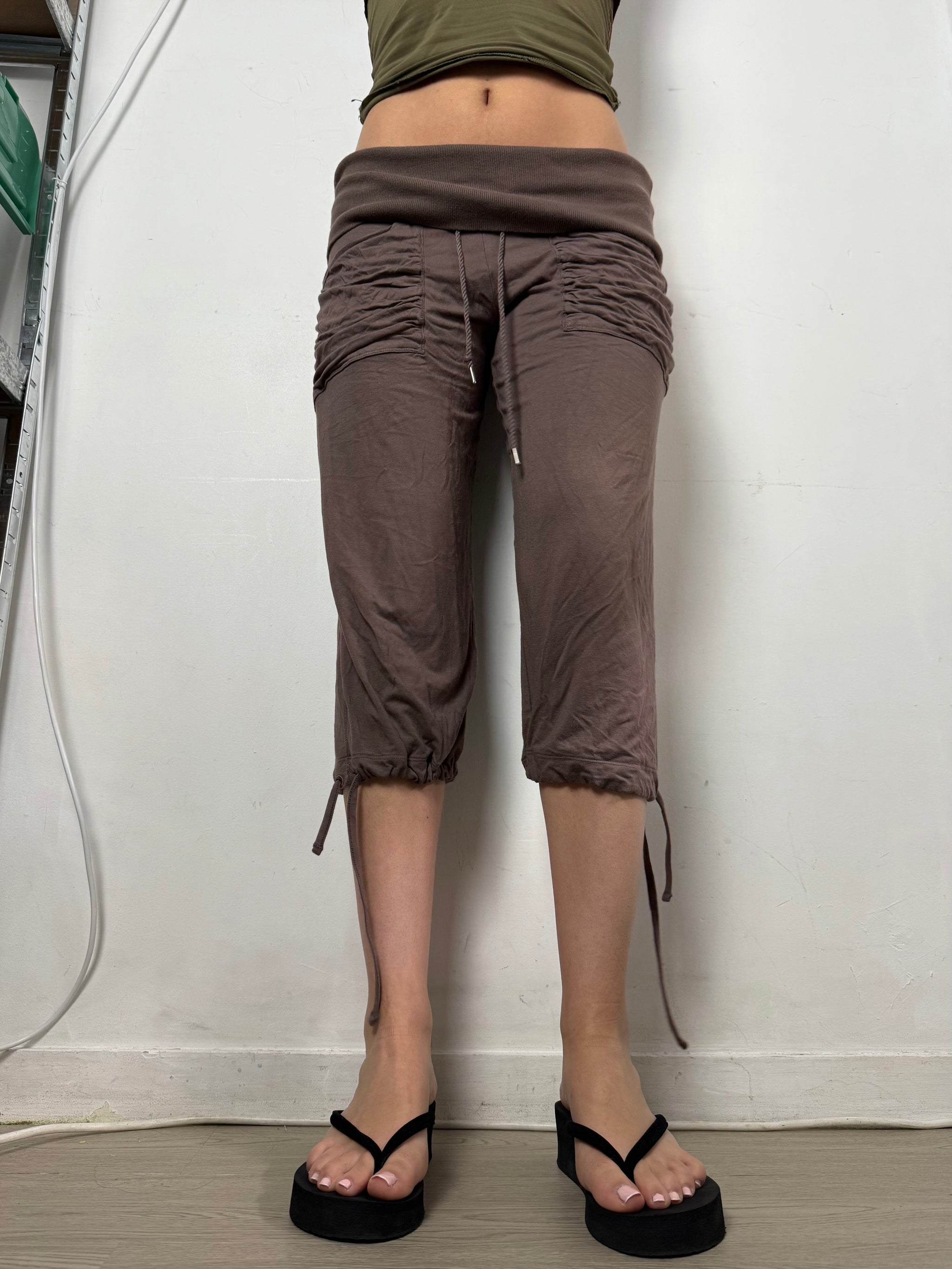 Brown low waist activewear capri pants (L)