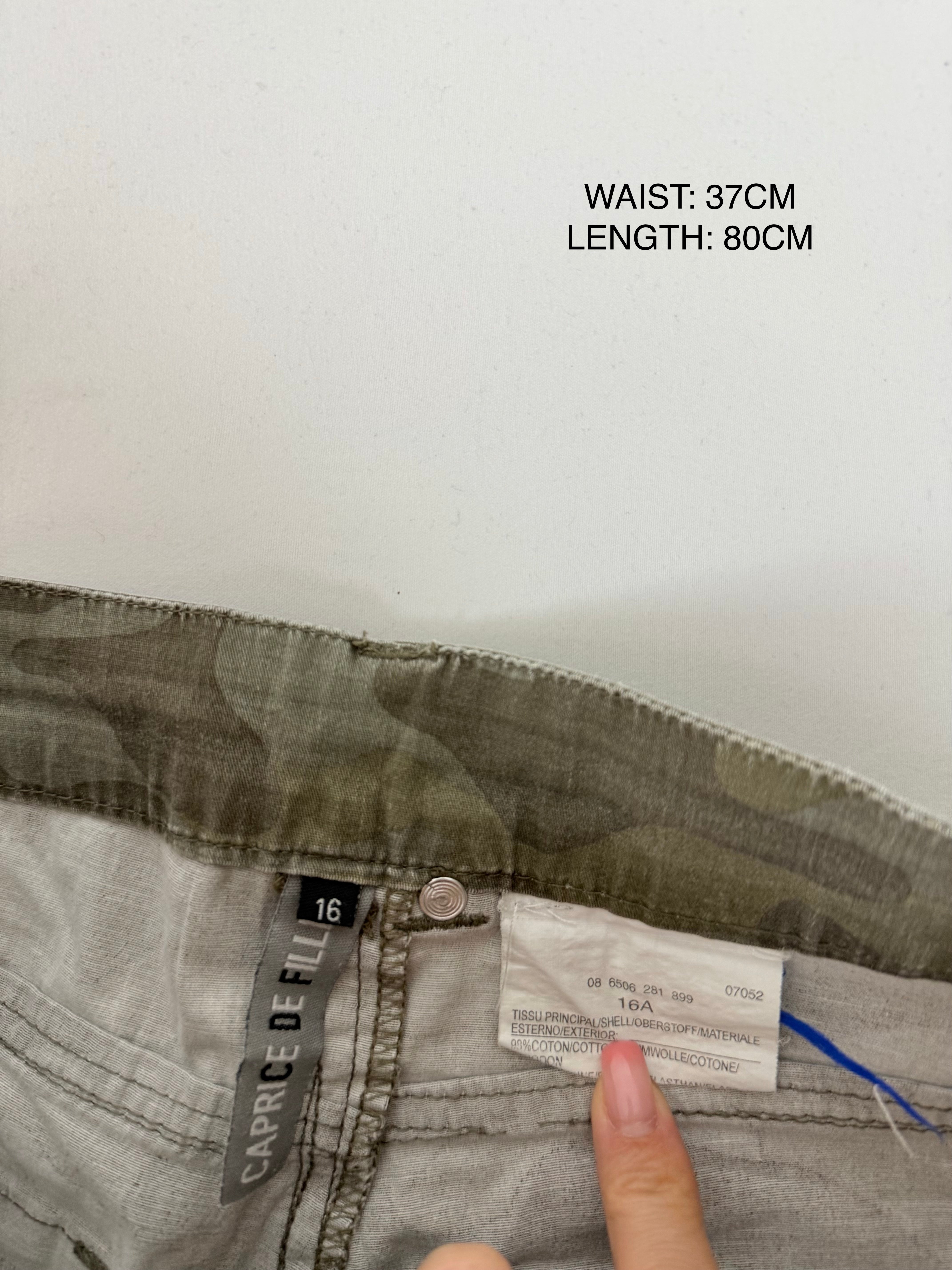 Khaki camo denim capri pants (S)
