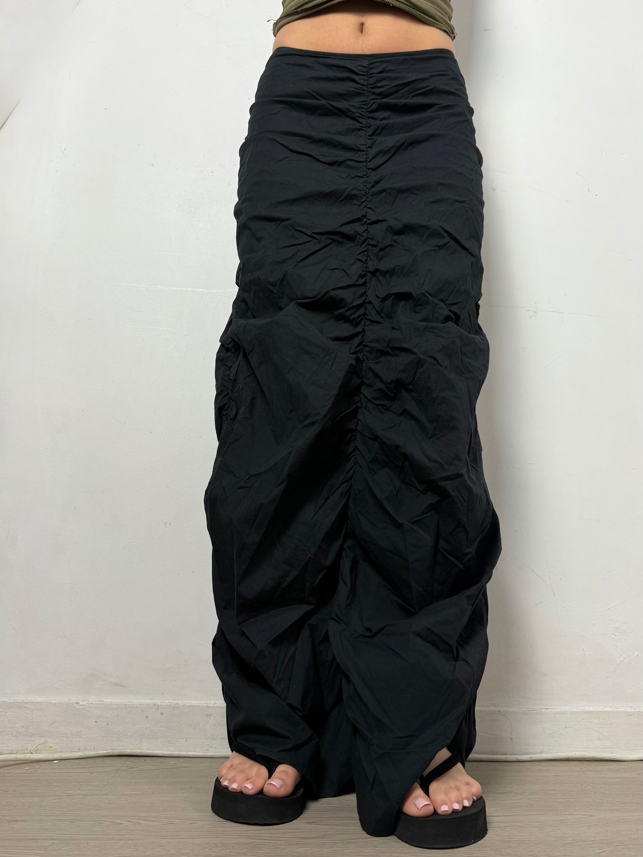 Black ruched maxi skirt (S)