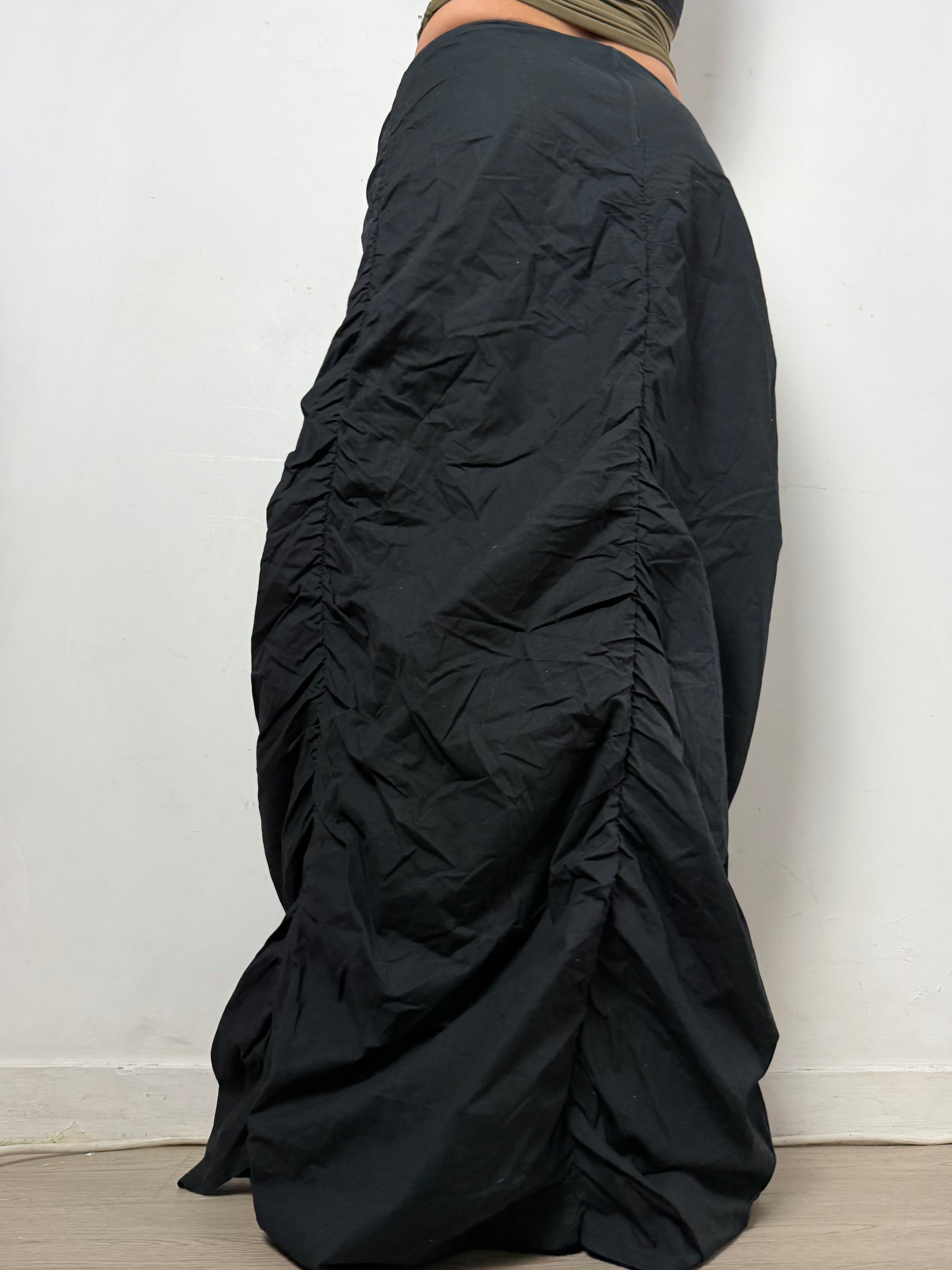 Black ruched maxi skirt (S)